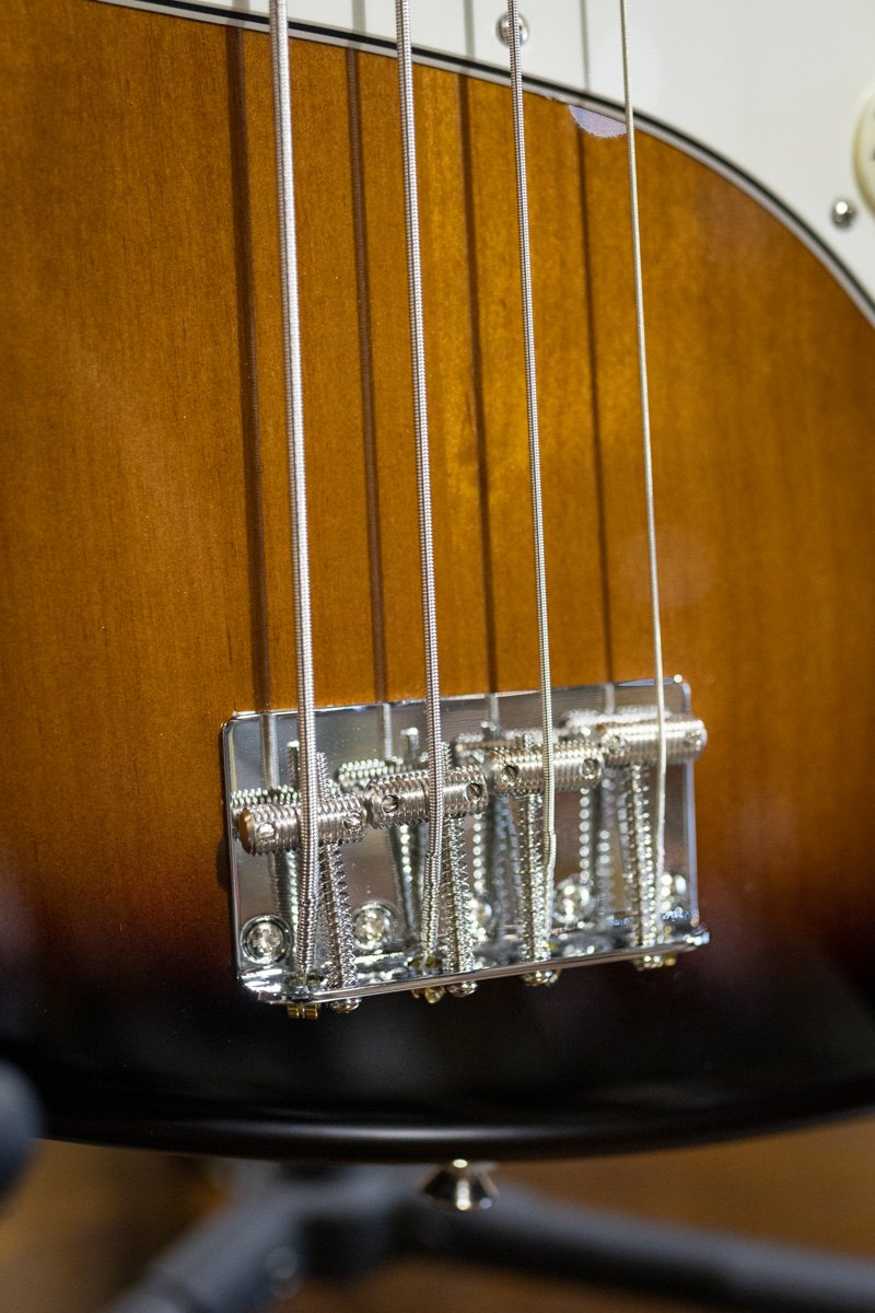 Fender Gold Foil Jazz Bass, Ebony Fingerboard, 2-Color Sunburst - Deluxe Gig Bag