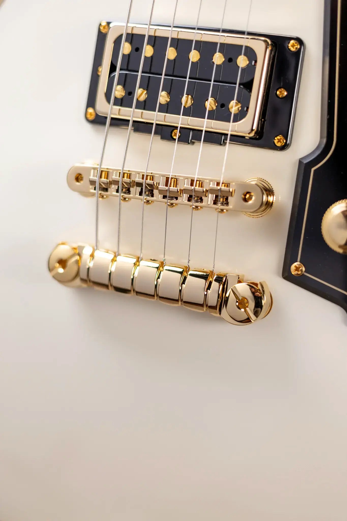 Duesenberg Fantom A Electric Guitar Aged White with Hardshell Case 6740fb2ec72c2