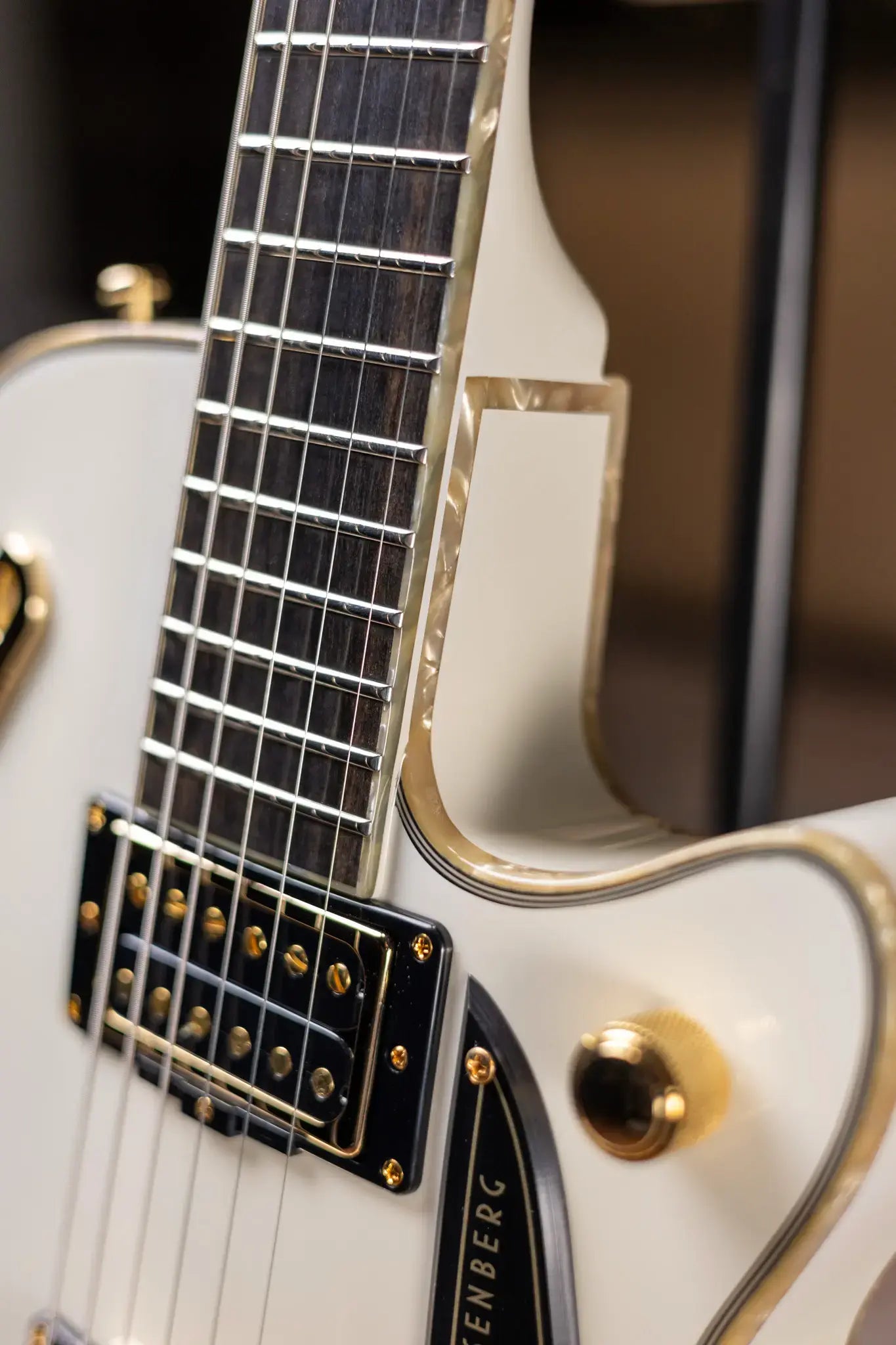 Duesenberg Fantom A Electric Guitar Aged White with Hardshell Case 6740fb3116f1c