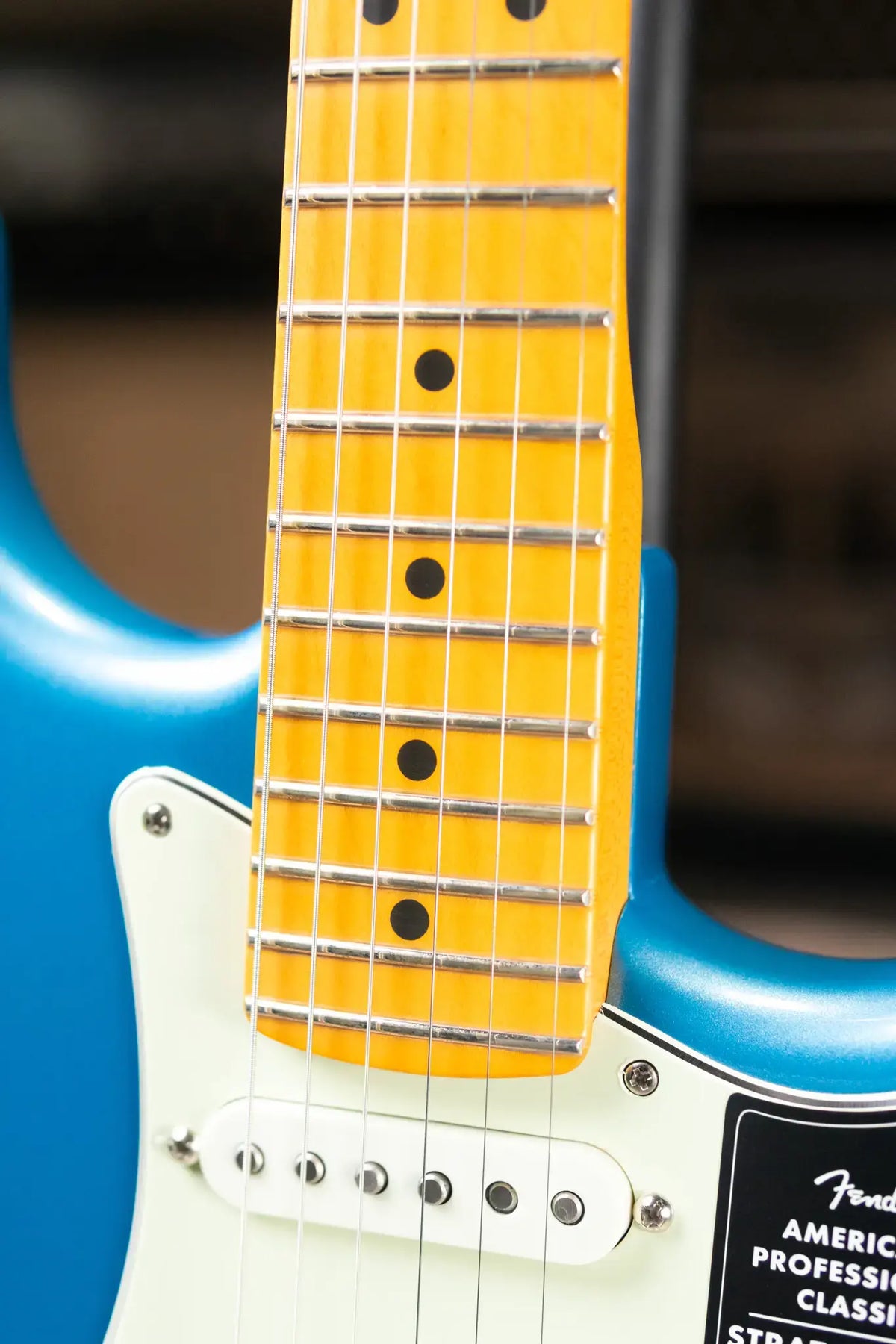 Fender American Professional Classic Stratocaster Electric Guitar - Faded Lake Placid Blue with Gig Bag - Demo