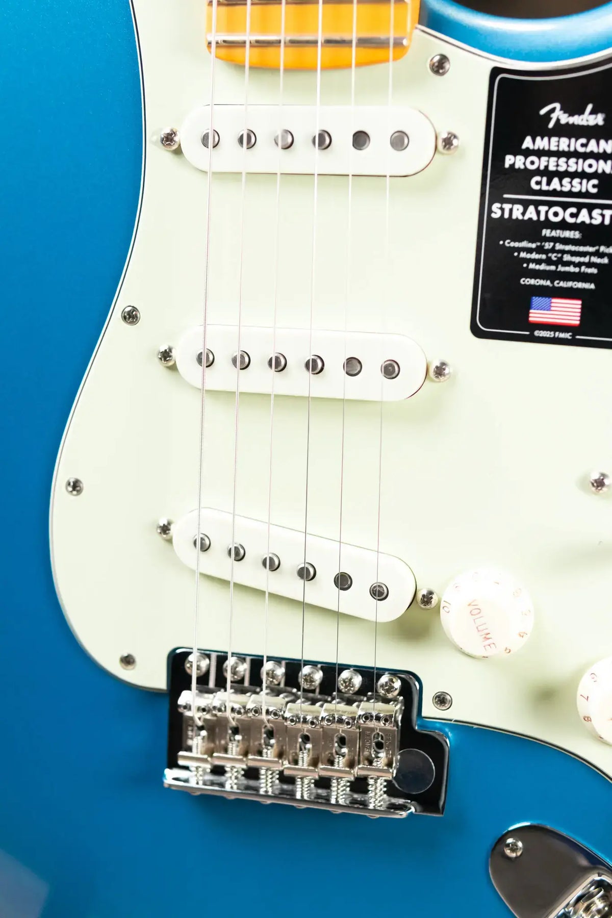 Fender American Professional Classic Stratocaster Electric Guitar - Faded Lake Placid Blue with Gig Bag - Demo