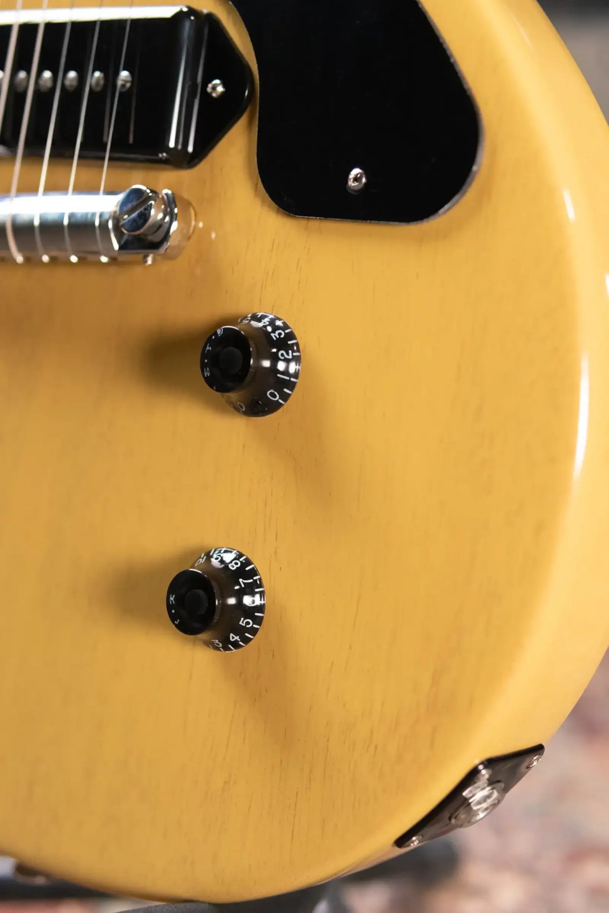 Gibson Les Paul Junior Double Cutaway Electric Guitar - TV Yellow with Hardshell Case - Demo