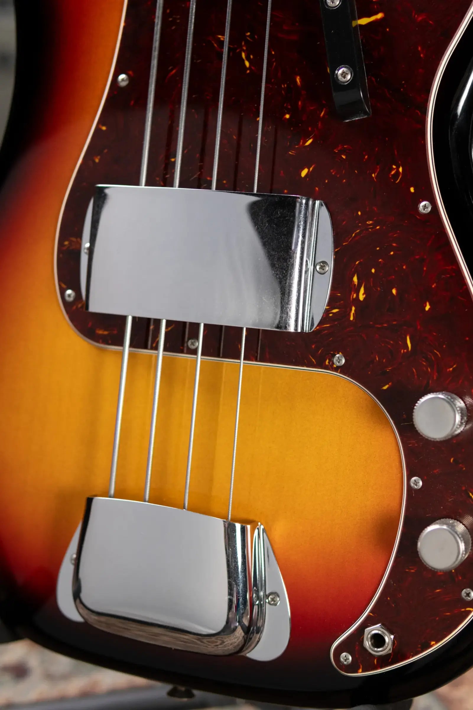 Fender James Jamerson 1962 Precision Bass - 3-Tone Sunburst with Hardshell Case