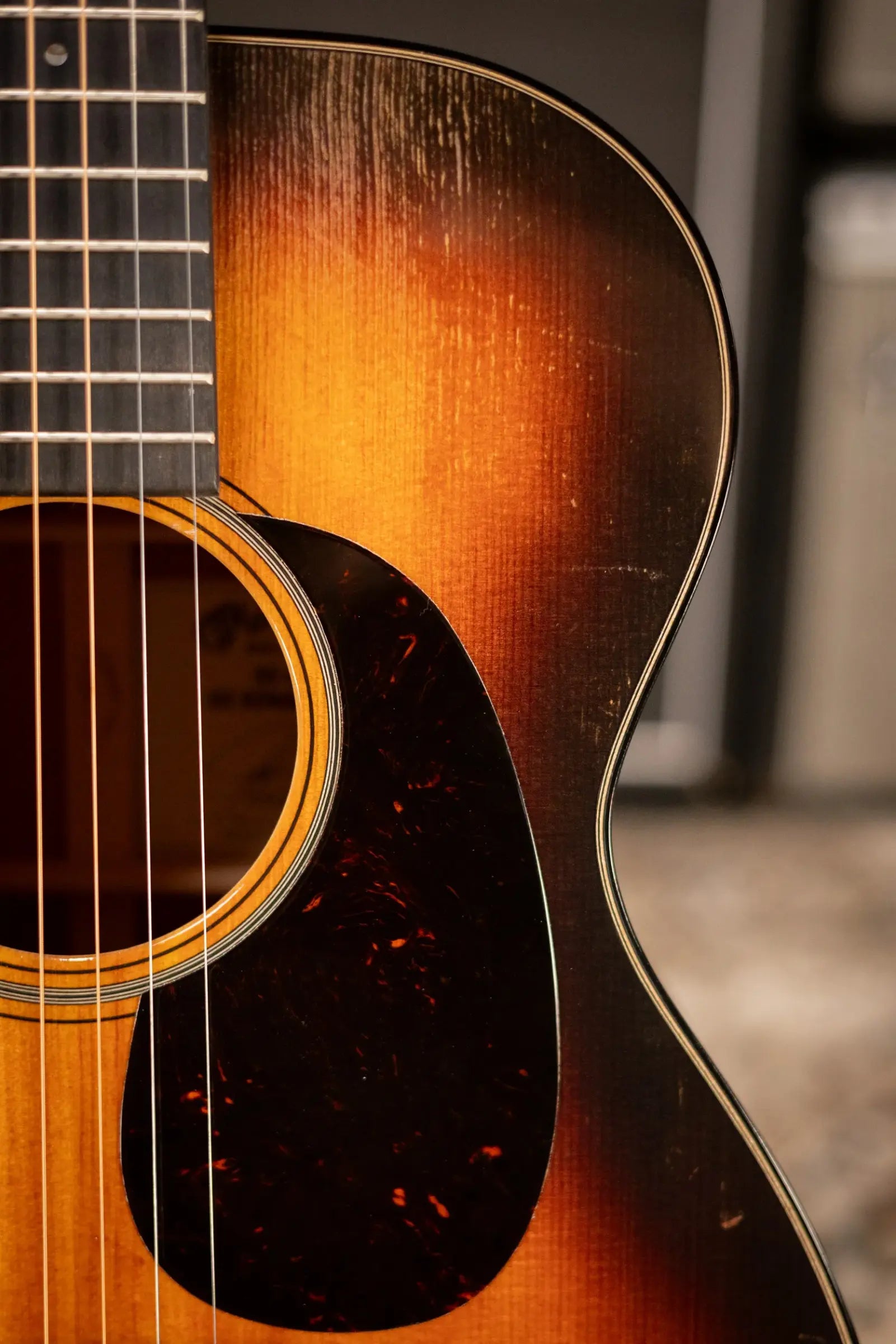 Martin 00-18 Joe Bonamassa Signature Acoustic Guitar - Burst with Hardshell Case