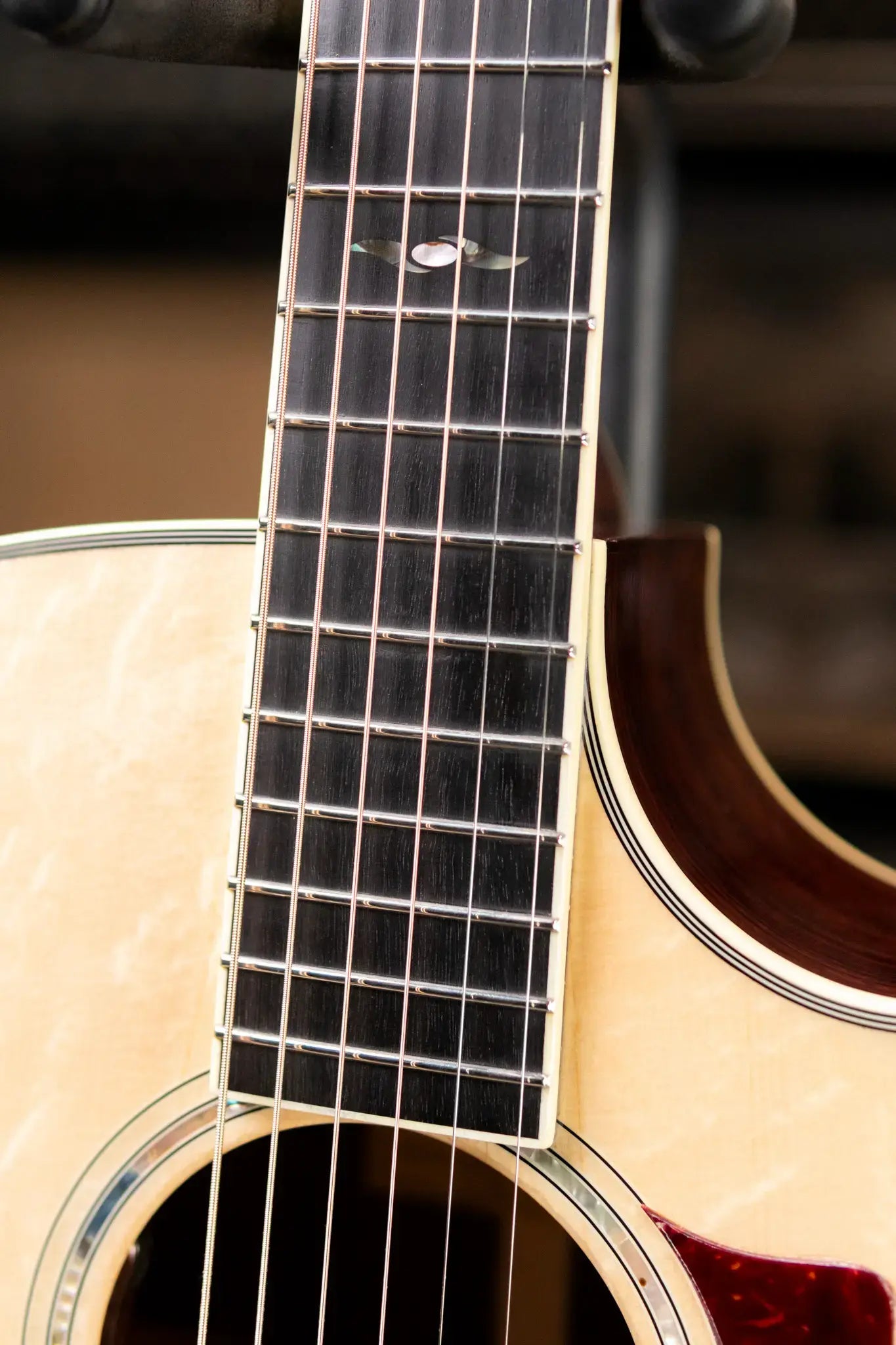 Eastman AC422CE Grand Auditorium Acoustic/Electric Guitar with Hardshell Case