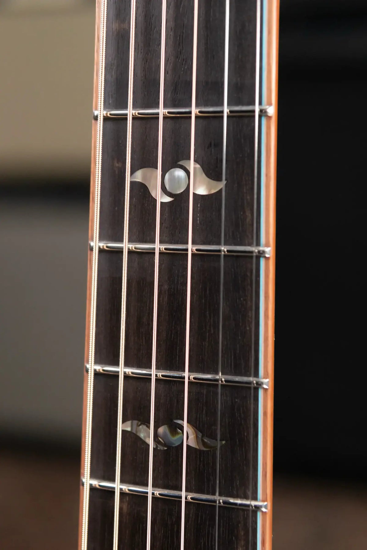 Eastman AC522CE-GB Grand Auditorium Acoustic/Electric Guitar - Goldburst with Hardshell Case