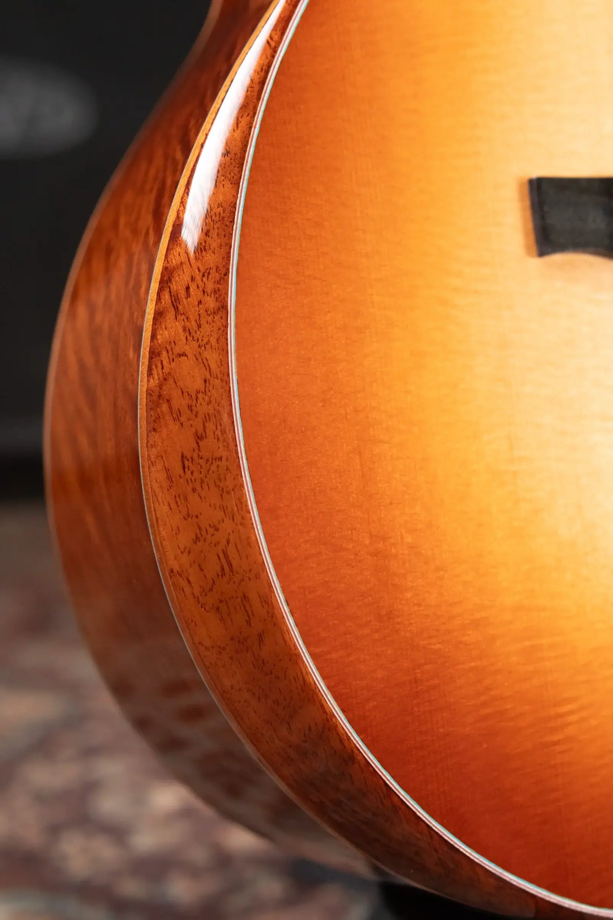 Eastman AC522CE-GB Grand Auditorium Acoustic/Electric Guitar - Goldburst with Hardshell Case