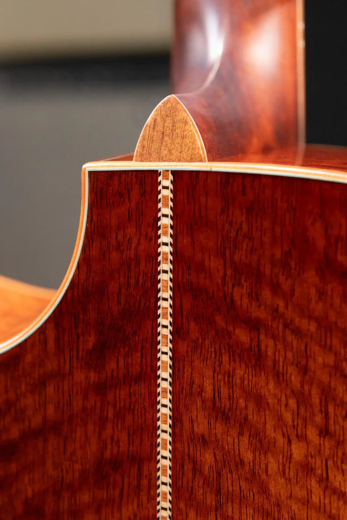 Eastman AC522CE-GB Grand Auditorium Acoustic/Electric Guitar - Goldburst with Hardshell Case