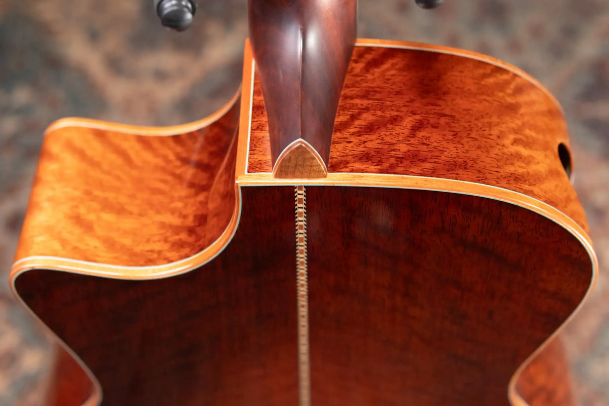 Eastman AC522CE-GB Grand Auditorium Acoustic/Electric Guitar - Goldburst with Hardshell Case