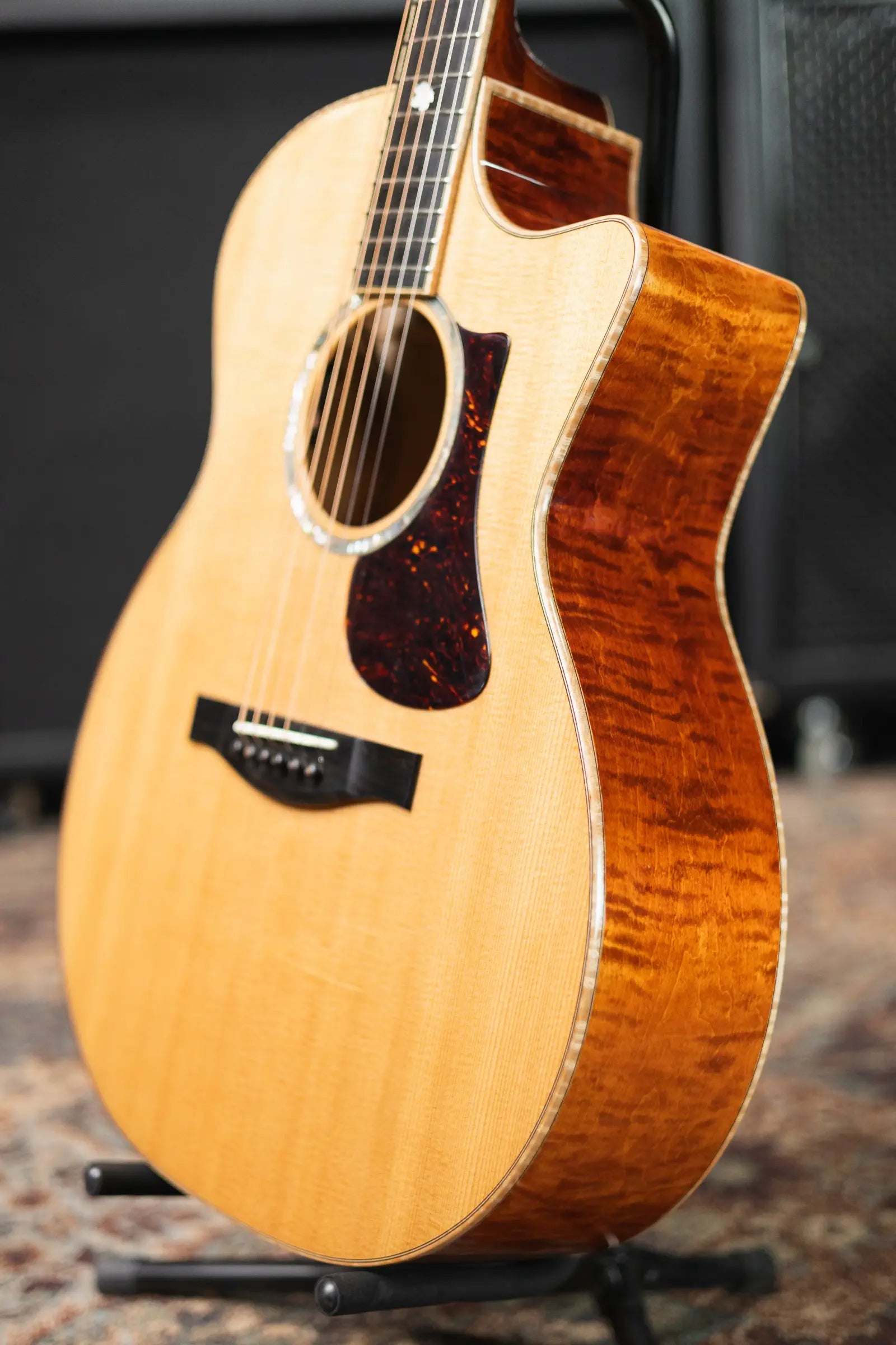 Eastman AC622CE Flame Maple/European Spruce Acoustic-Electric Guitar with Hardshell Case