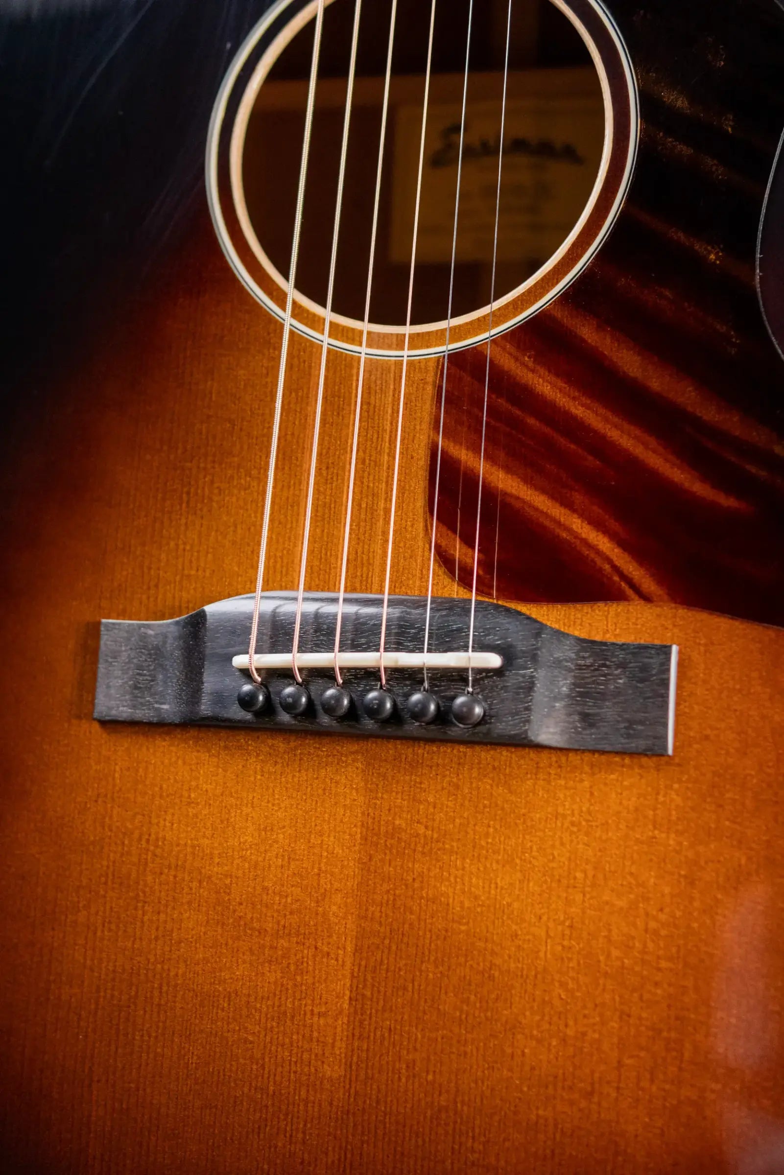Eastman E10SS-TC Thermo-Cured Dreadnought Acoustic Guitar - Sunburst with Hardshell Case