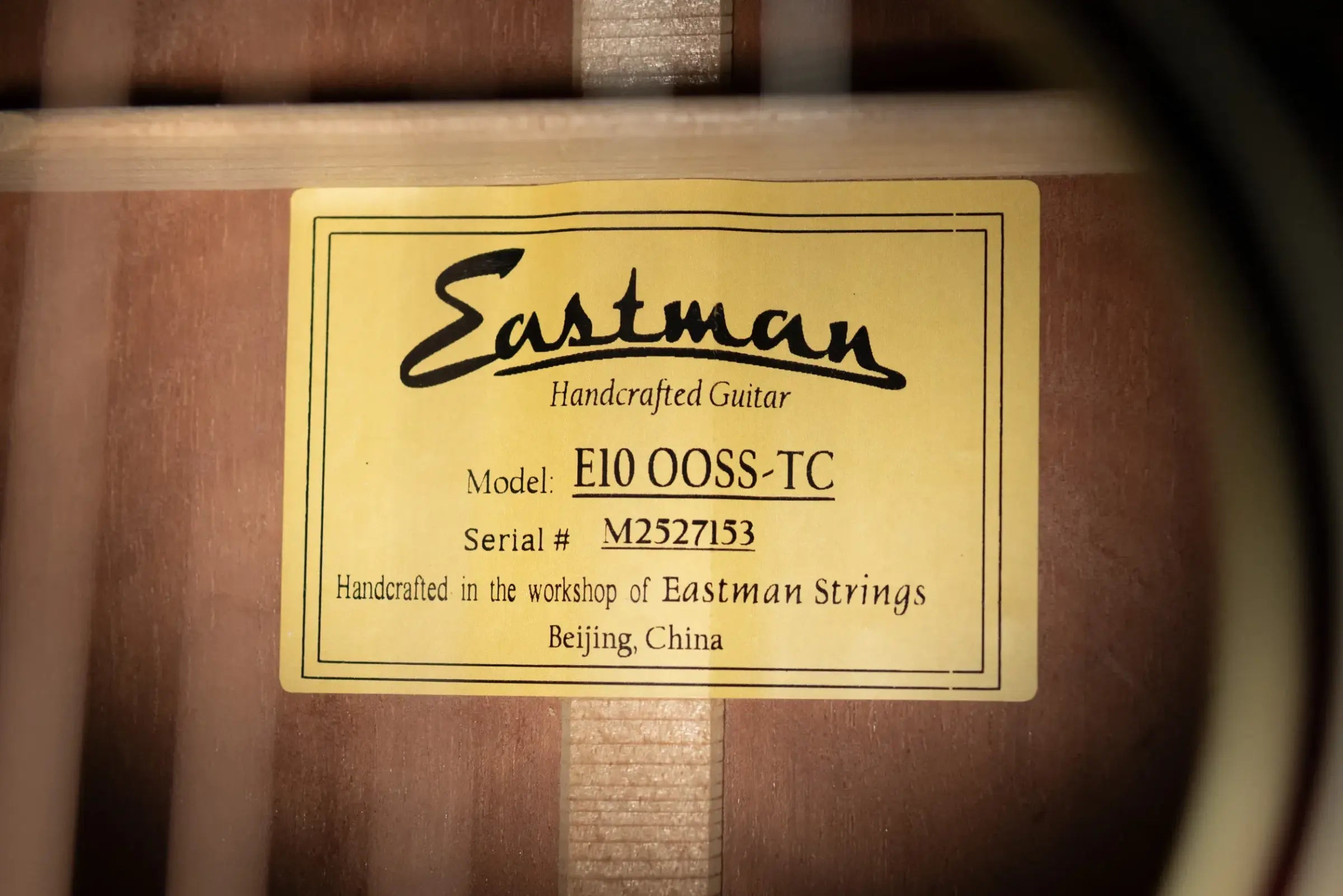 Eastman E10 OOSS-TC Acoustic Guitar - Sunburst with Hardshell Case