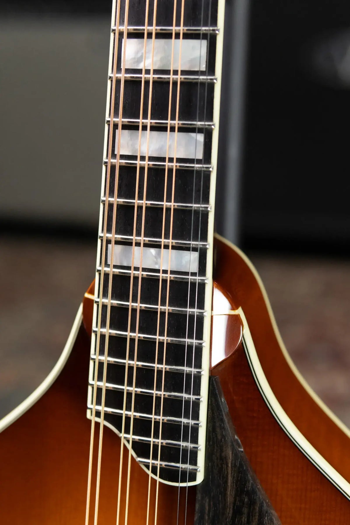 Eastman MDO605-GB A-Style Acoustic/Electric Octave Mandolin - Goldburst with Hardshell Case
