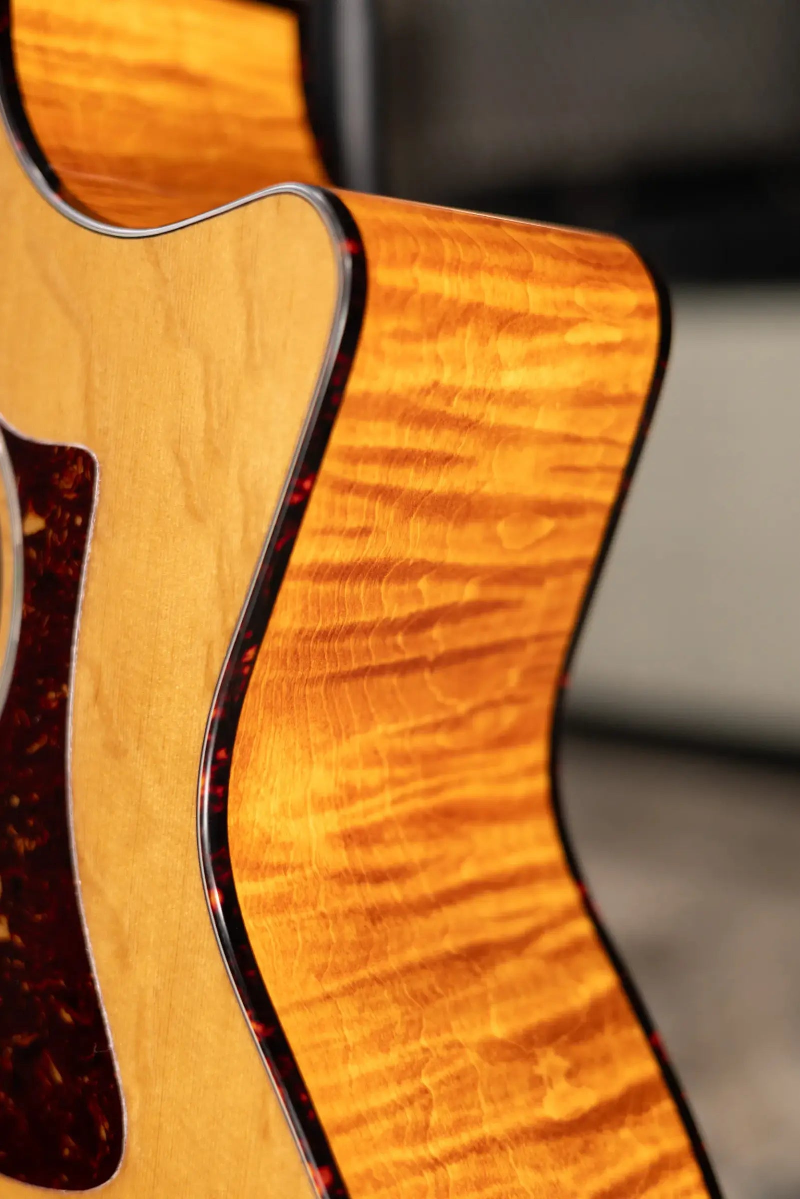Eastman PCH3-GACE Grand Auditorium Acoustic/Electric Guitar - Amberburst with Gig Bag