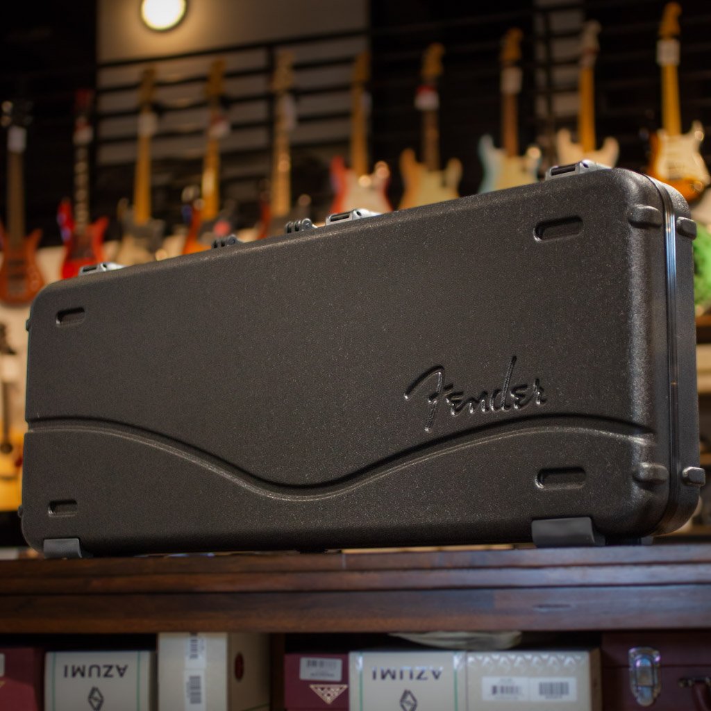 FENDER DELUXE MOLDED HARDSHELL CASE HAGGERTYS 01