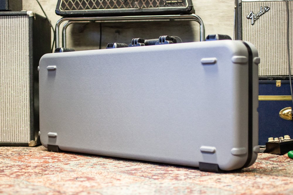 Fender Deluxe Molded Strat/Tele Hardshell Case Silver/Blue