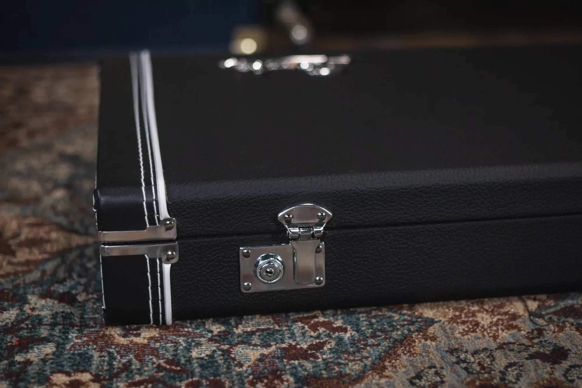 Fender Classic Series Wood Case for Strat Tele Black haggertys 4