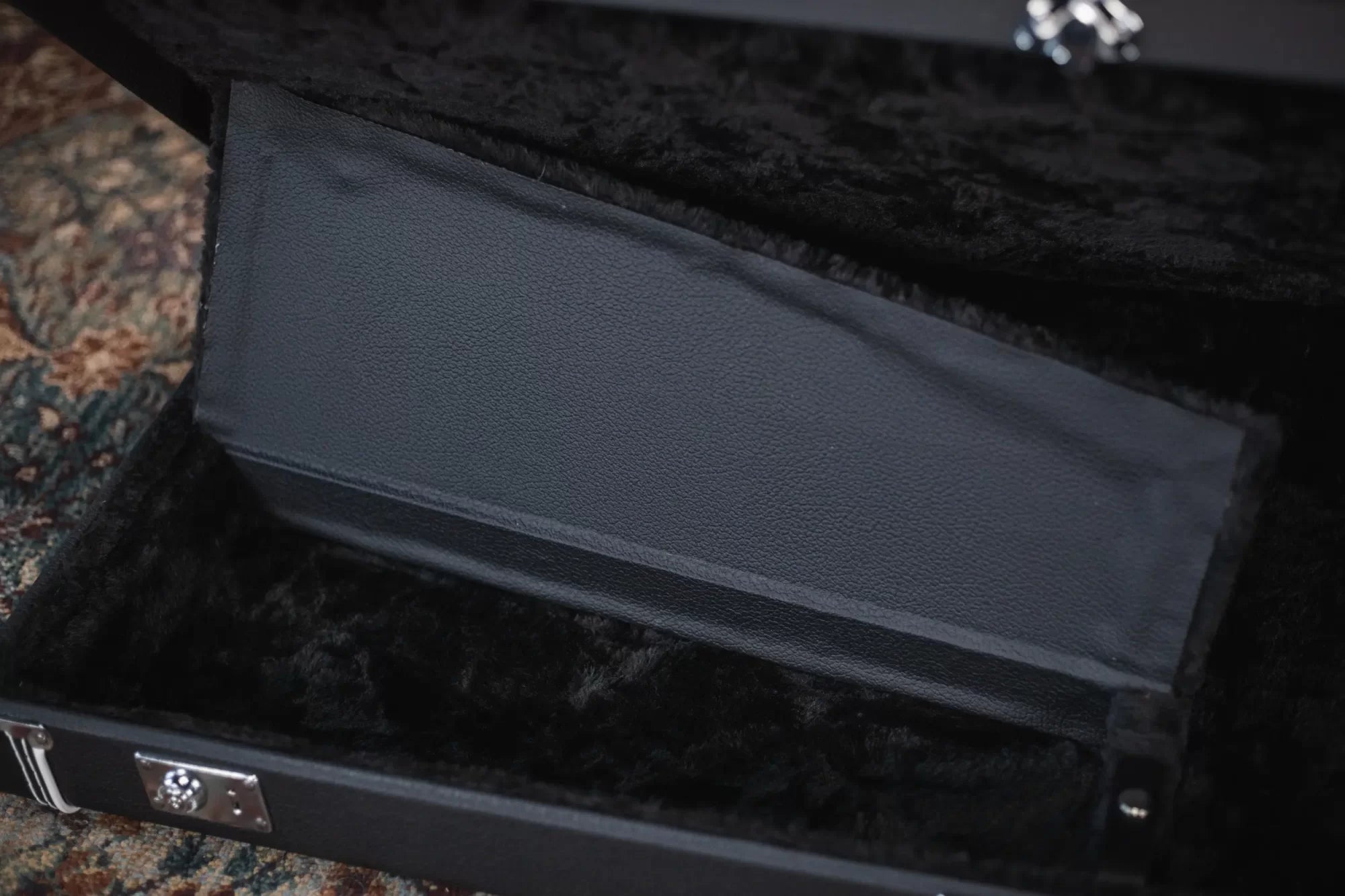Fender Classic Series Wood Case for Strat Tele Black haggertys 7