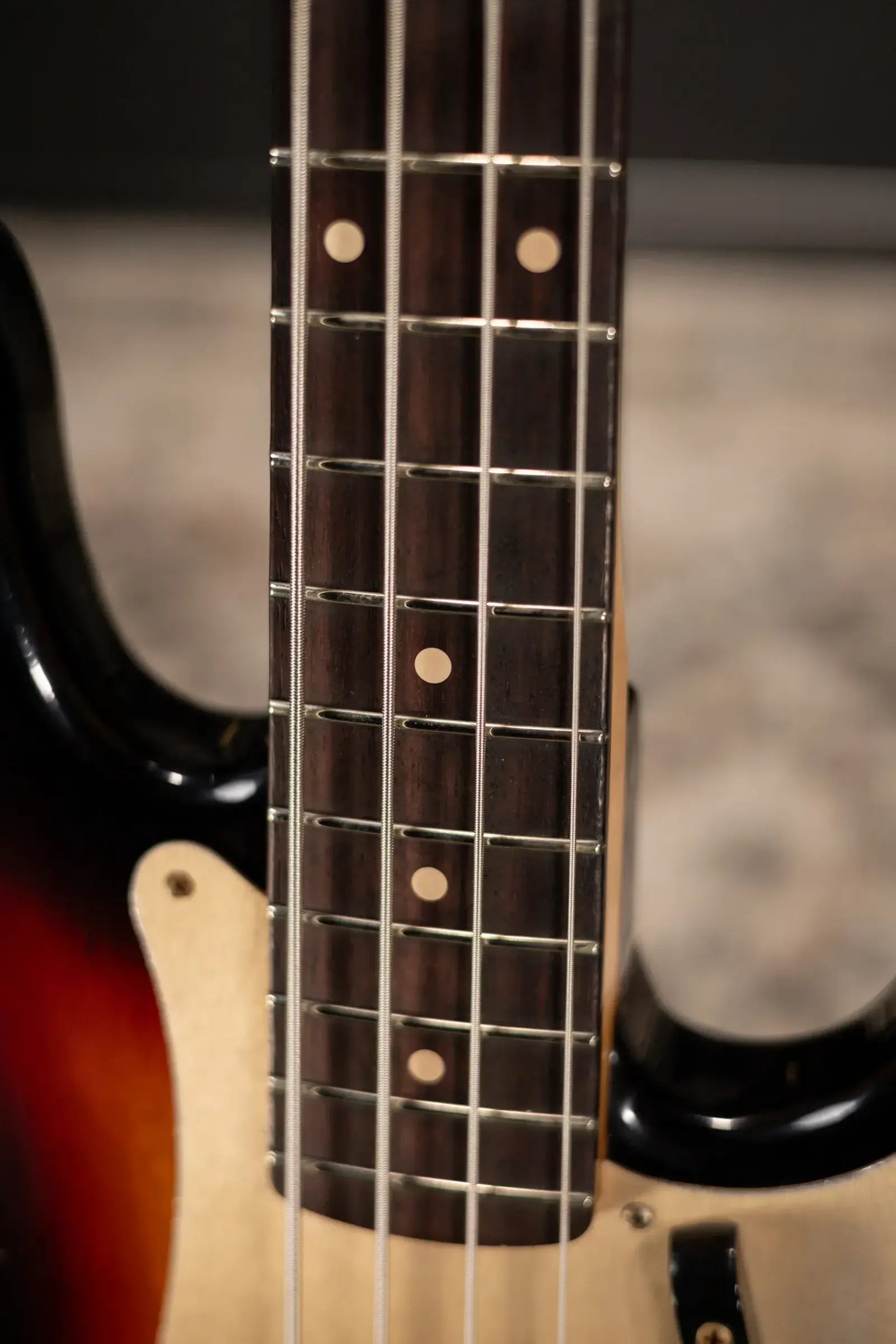 Fender Custom Shop '60 Precision Bass Reissue - 3-Tone Sunburst with Hardshell Case