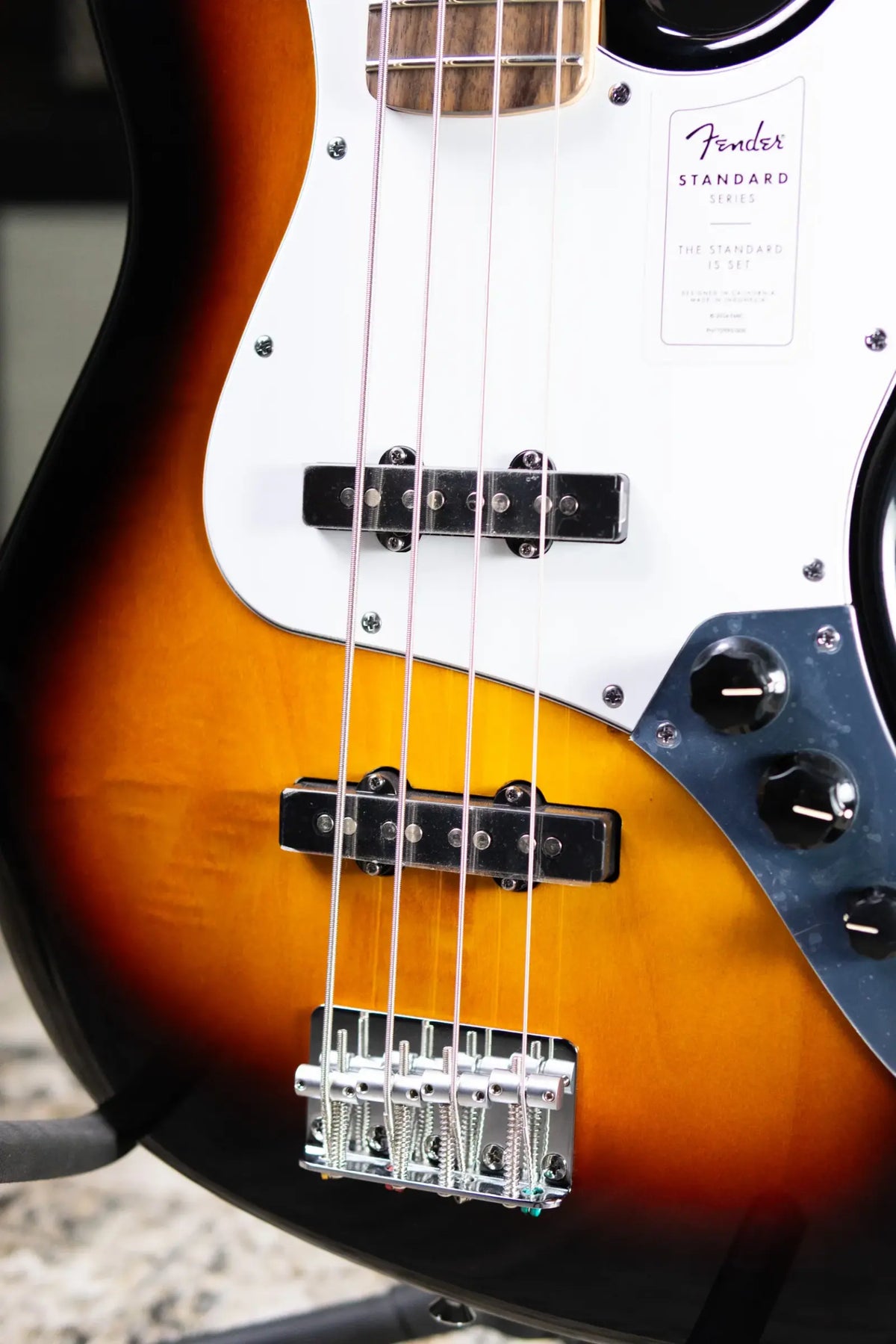 Fender Standard Jazz Bass - 3-Color Sunburst