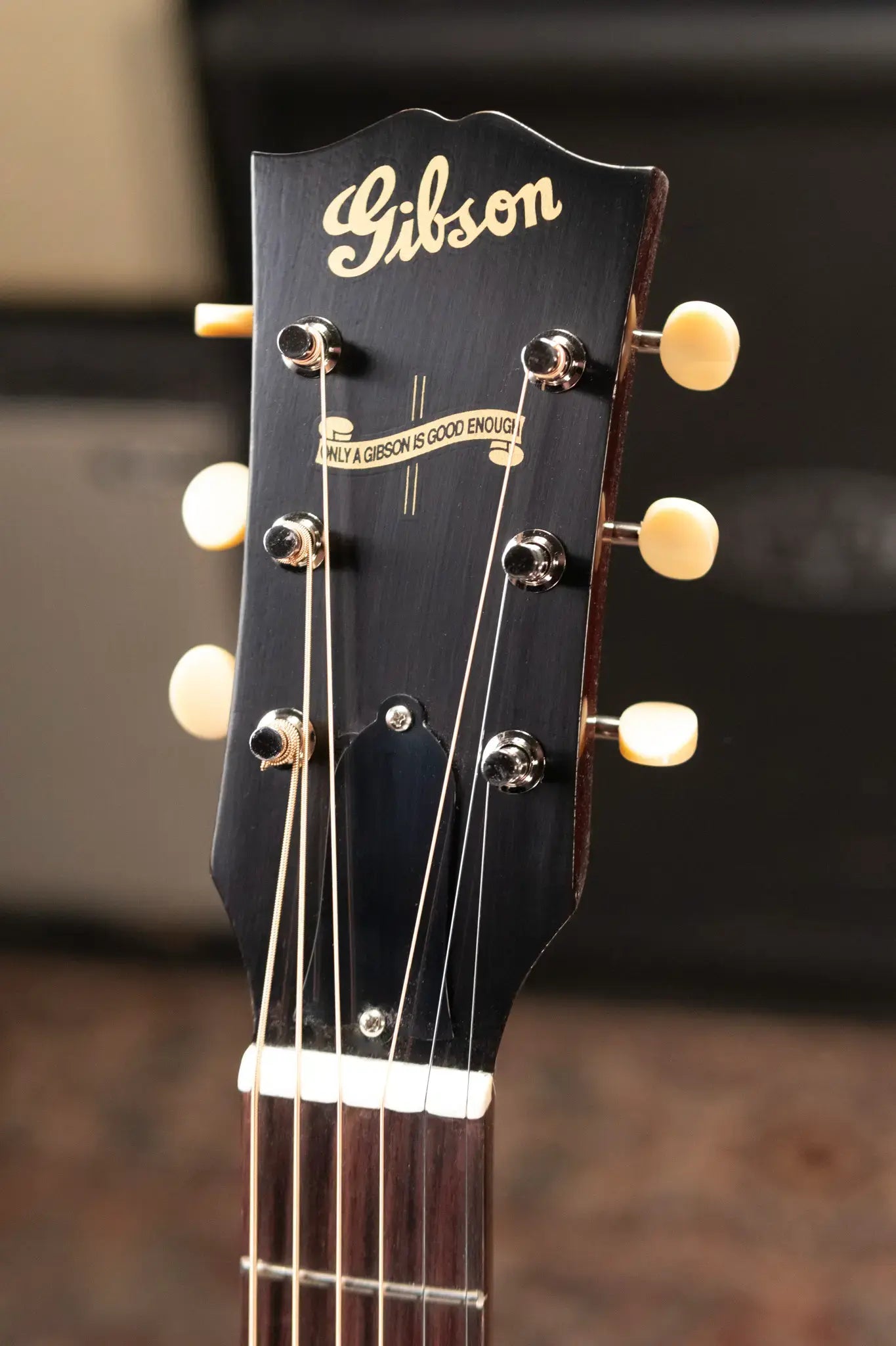 Gibson Custom Shop 1942 Banner J-45 Acoustic Guitar - Vintage Sunburst with Hardshell Case