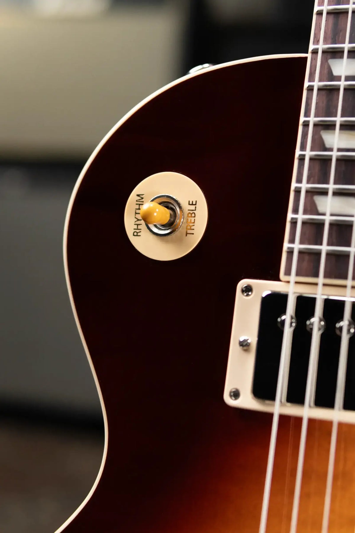 Gibson Les Paul Standard '60s Electric Guitar - Bourbon Burst with Hardshell Case