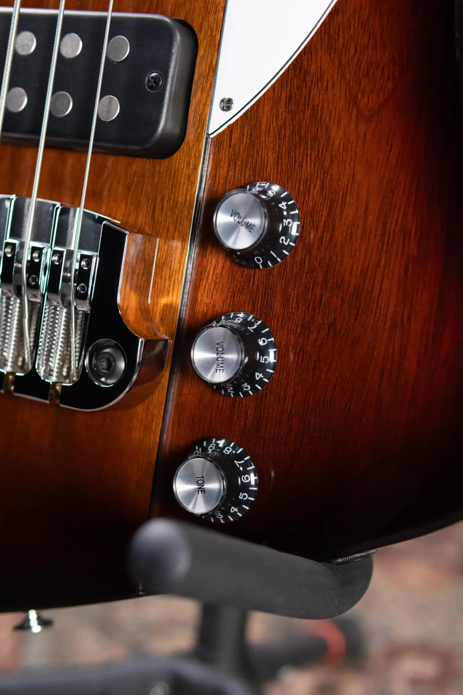 Gibson Thunderbird Electric Bass Guitar - Tobacco Sunburst Perimeter with Hardshell Case