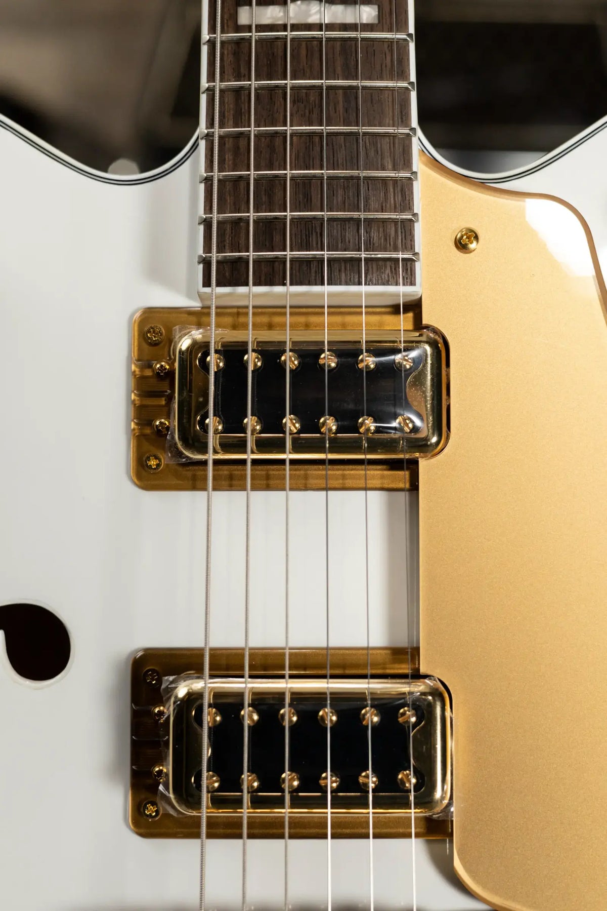 Gretsch G5422TG Electromatic Classic Hollow Body with Bigsby Electric Guitar - Snowcrest White - Demo