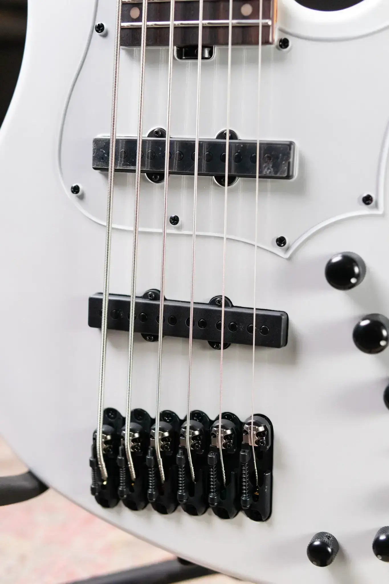 Ibanez MDM1006PW Mode 6-String Electric Bass - Pearl White with Gig Bag