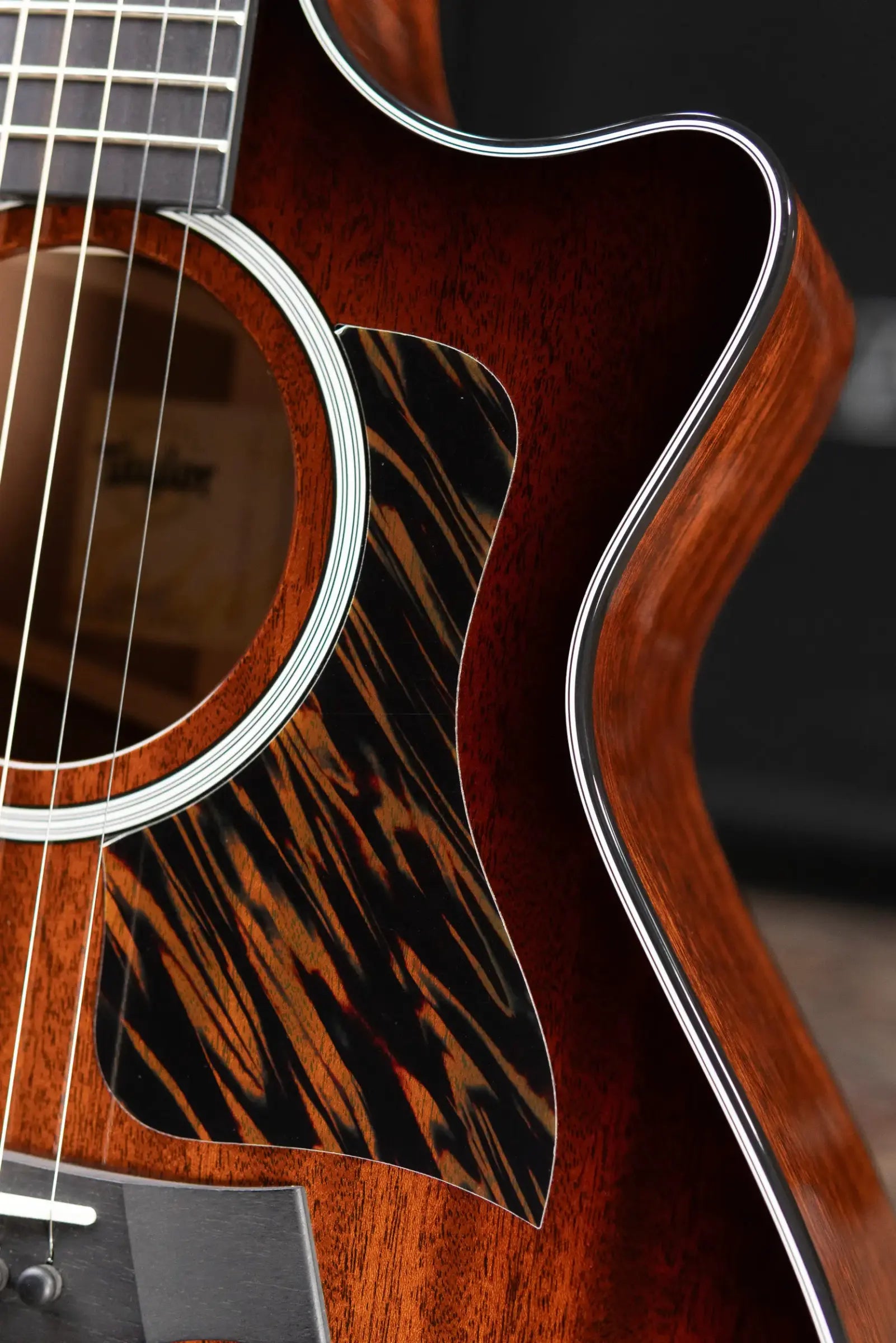Taylor Next Generation 322ce 14-Fret Grand Concert Acoustic/Electric Guitar - Shaded Edgeburst with Hardshell Case