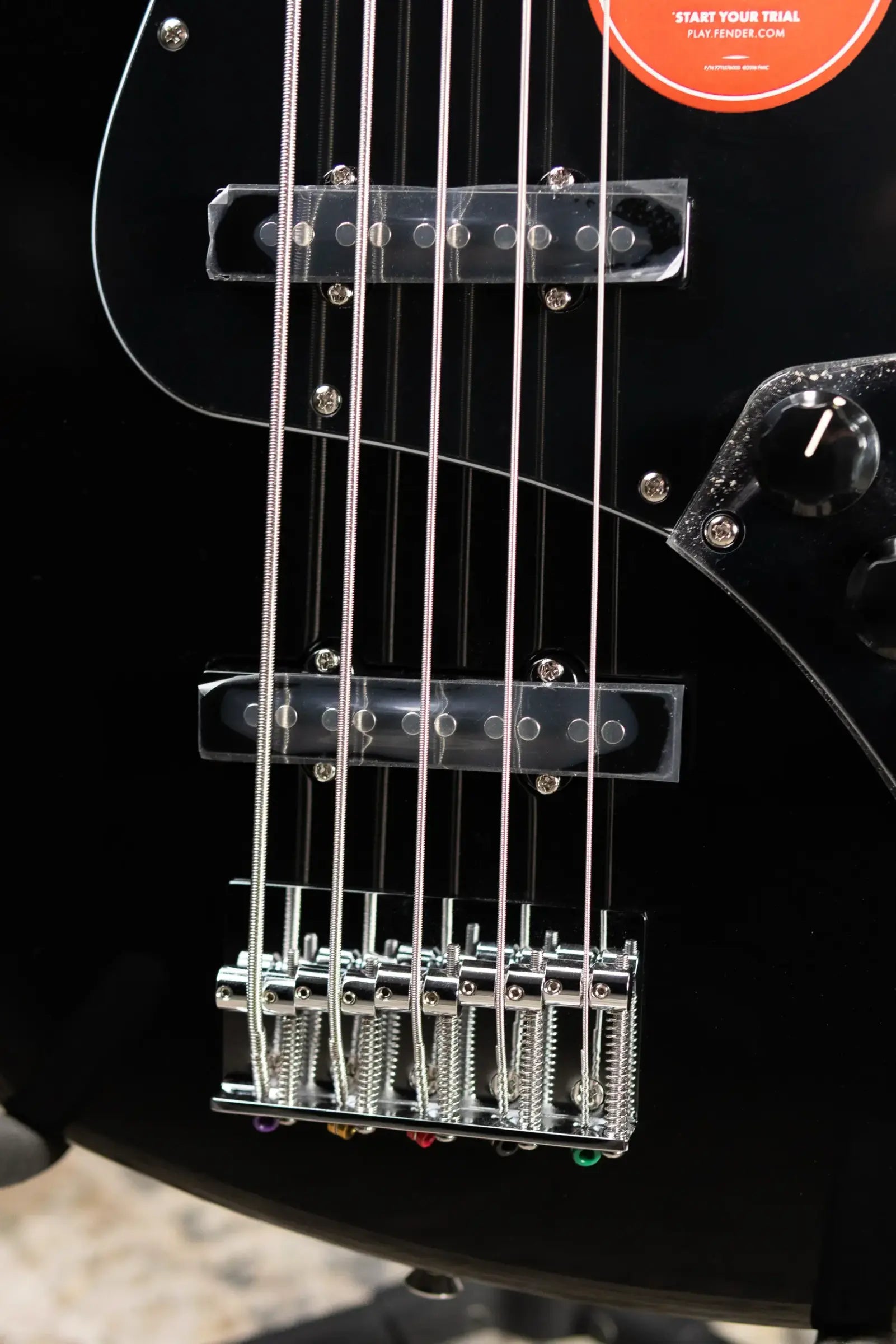 Squier Affinity Series Active Jazz Bass V - Black Metallic