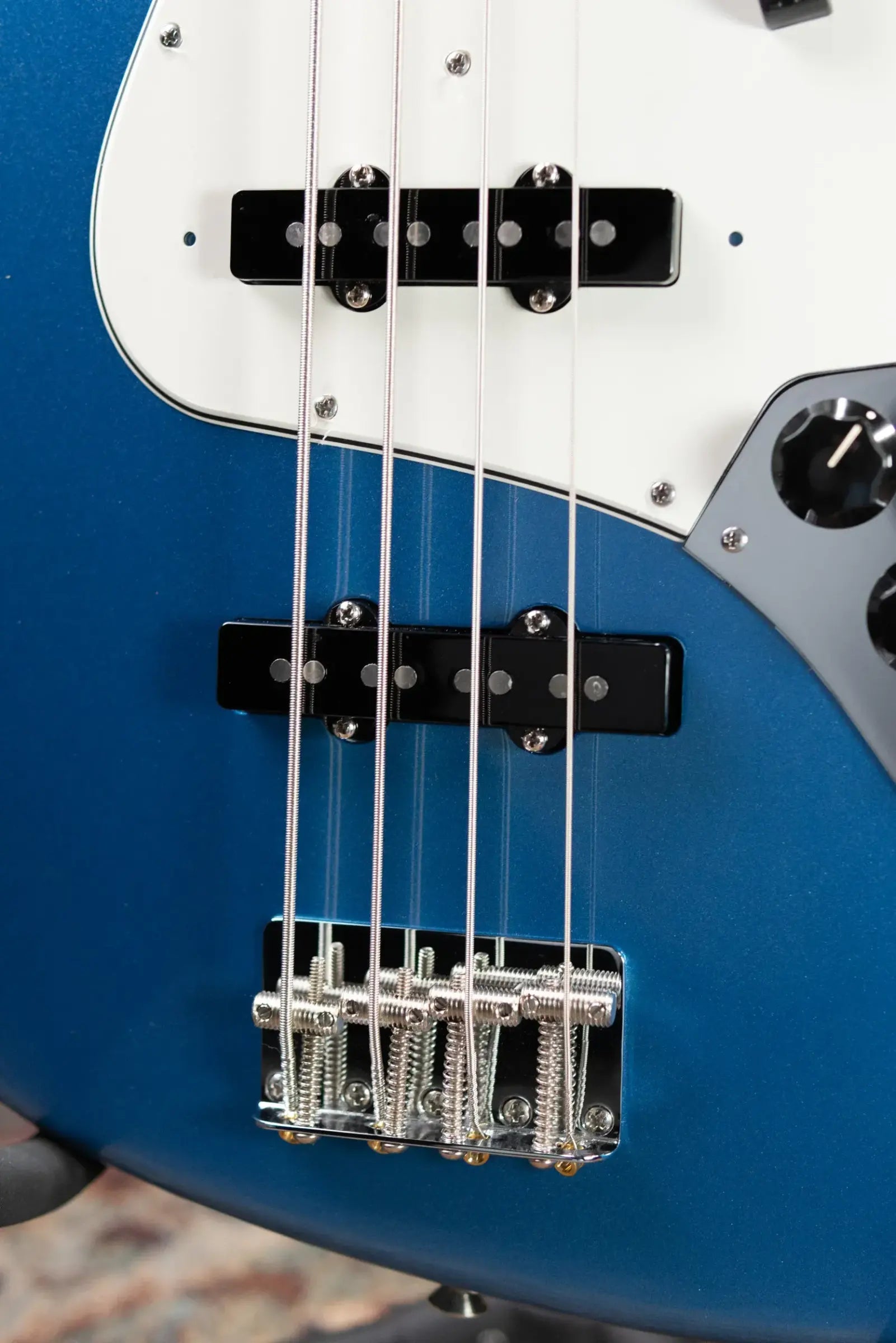 Fender American Vintage II 1966 Jazz Bass - Lake Placid Blue with Hardshell Case