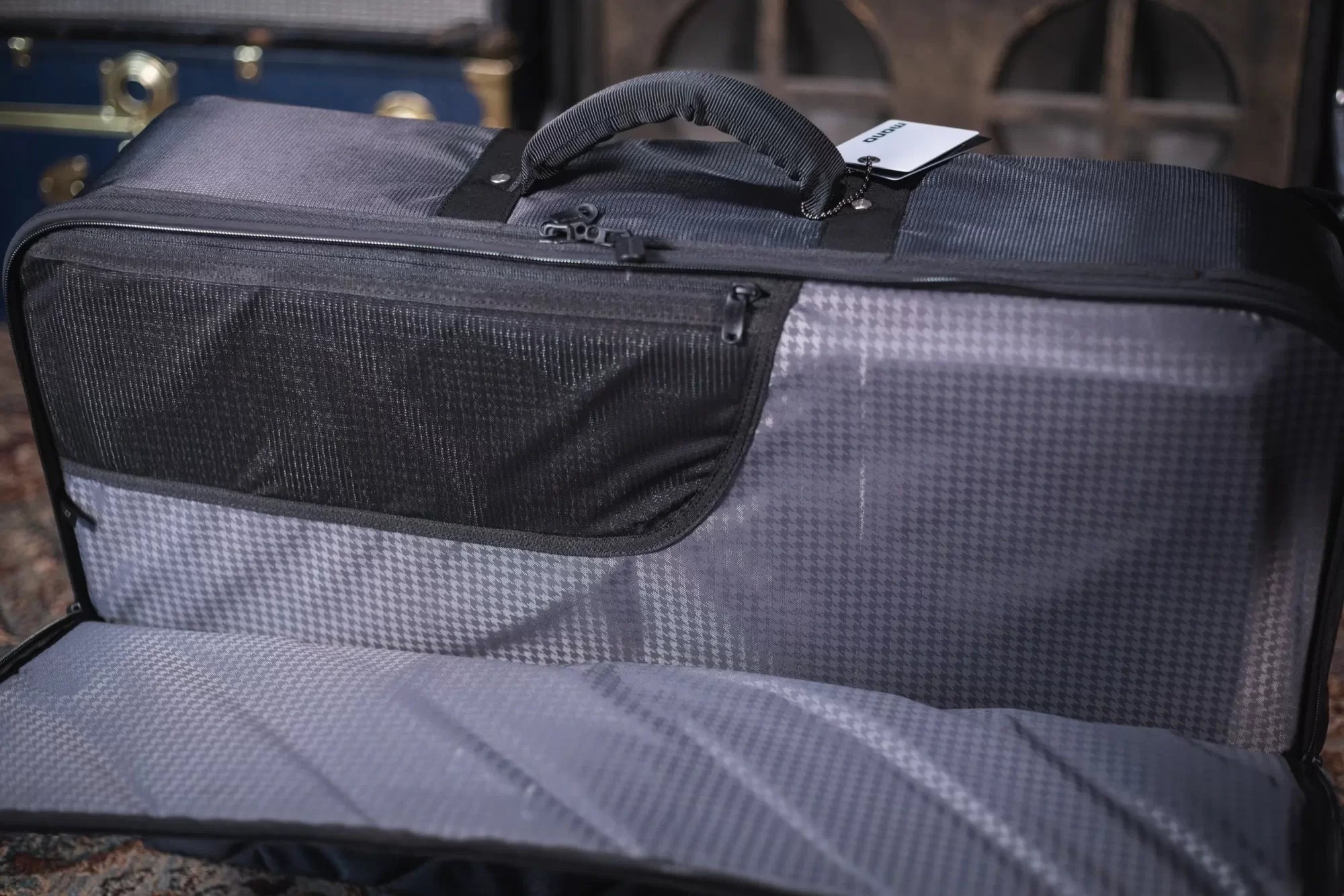 MONO Pedalboard Medium Silver + Tour Accessory Case 2.0 Black