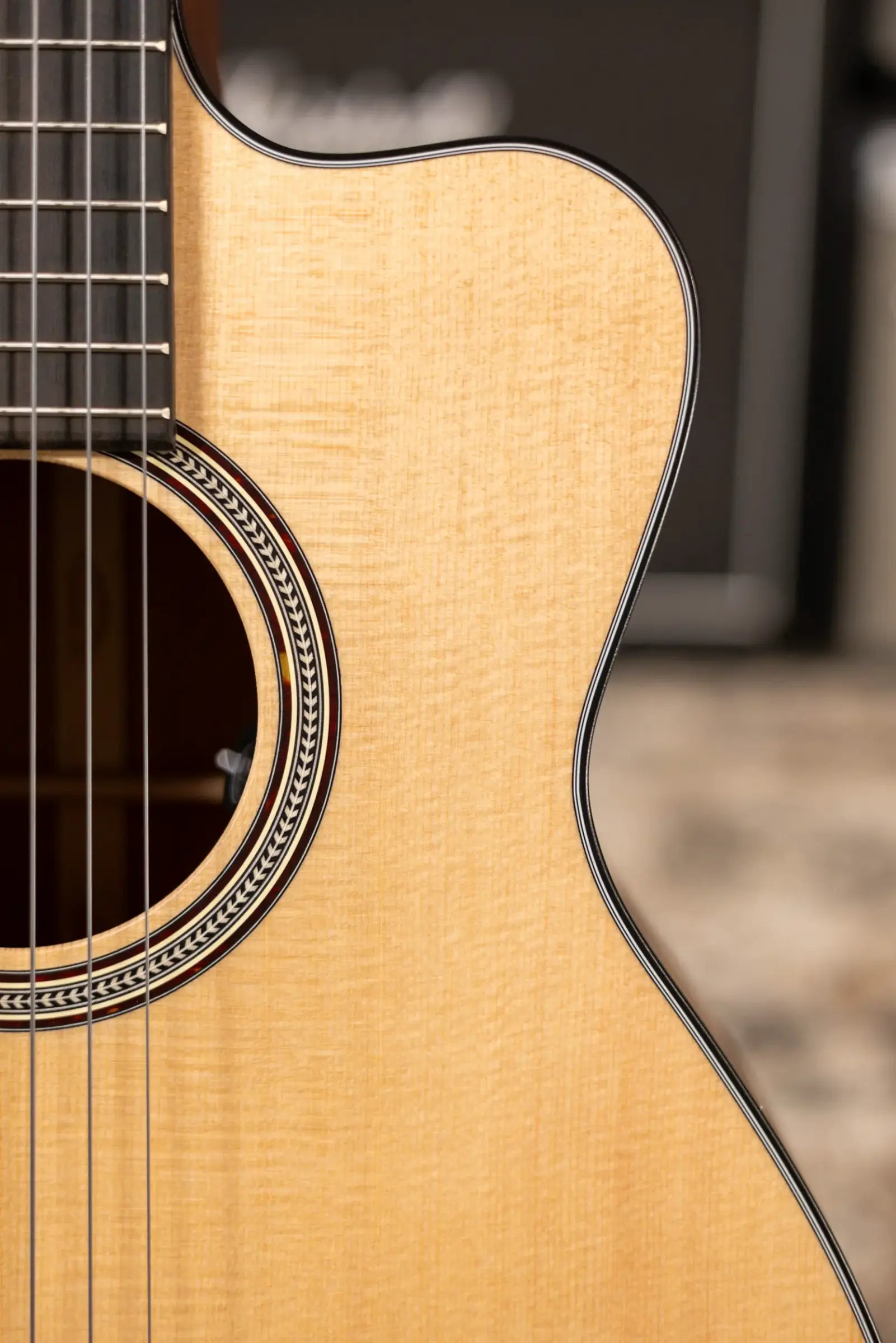 Martin 000C12-16E Nylon Acoustic/Electric Guitar with Structured Gig Bag