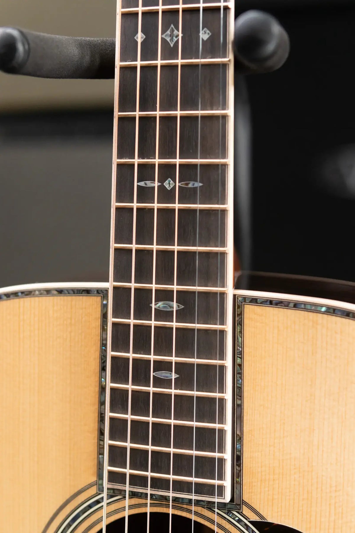 Martin 000-42 Modern Deluxe Acoustic Guitar - Natural with Hardshell Case