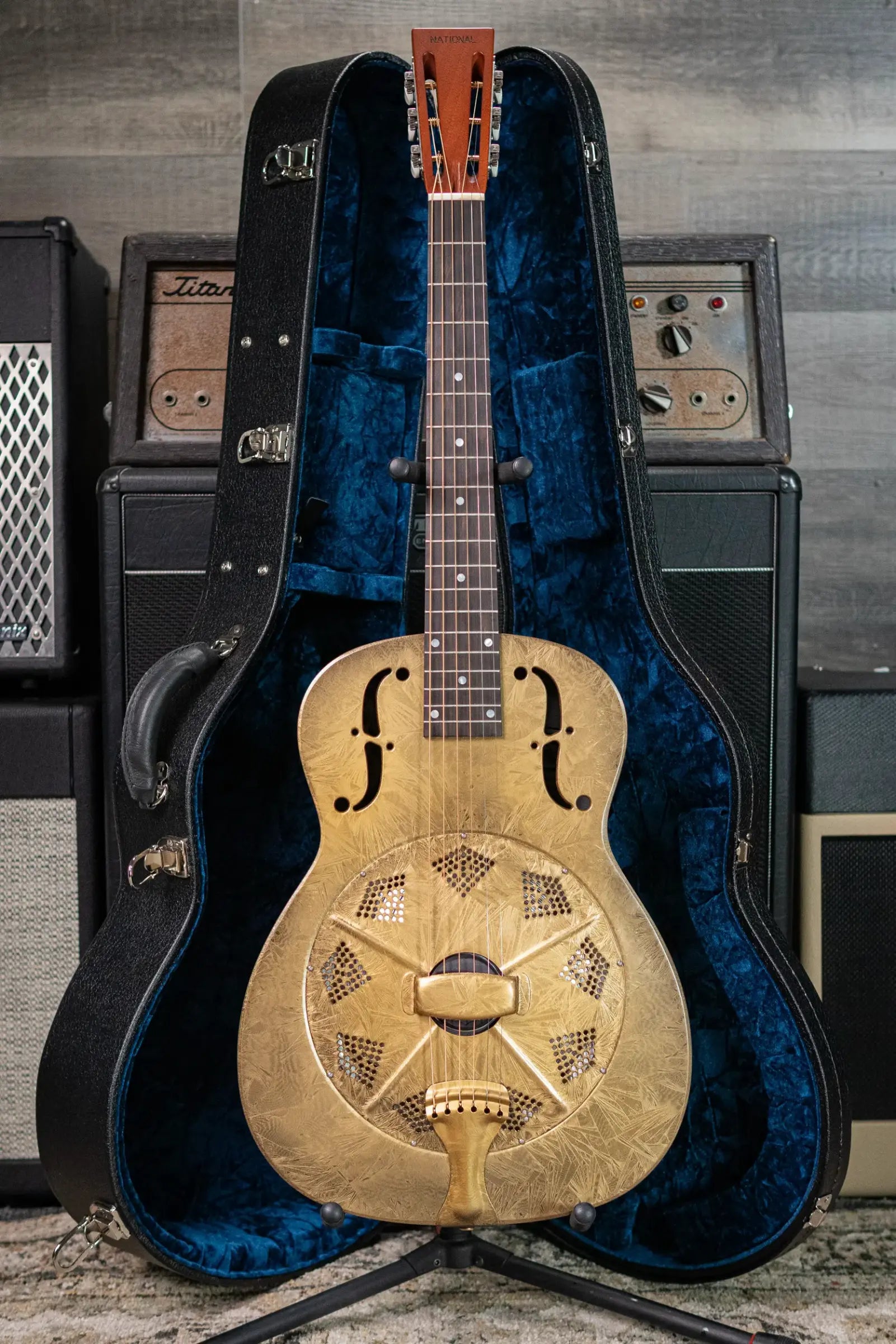 National Gold Dueco 14-Fret Resonator Guitar with Hardshell Case