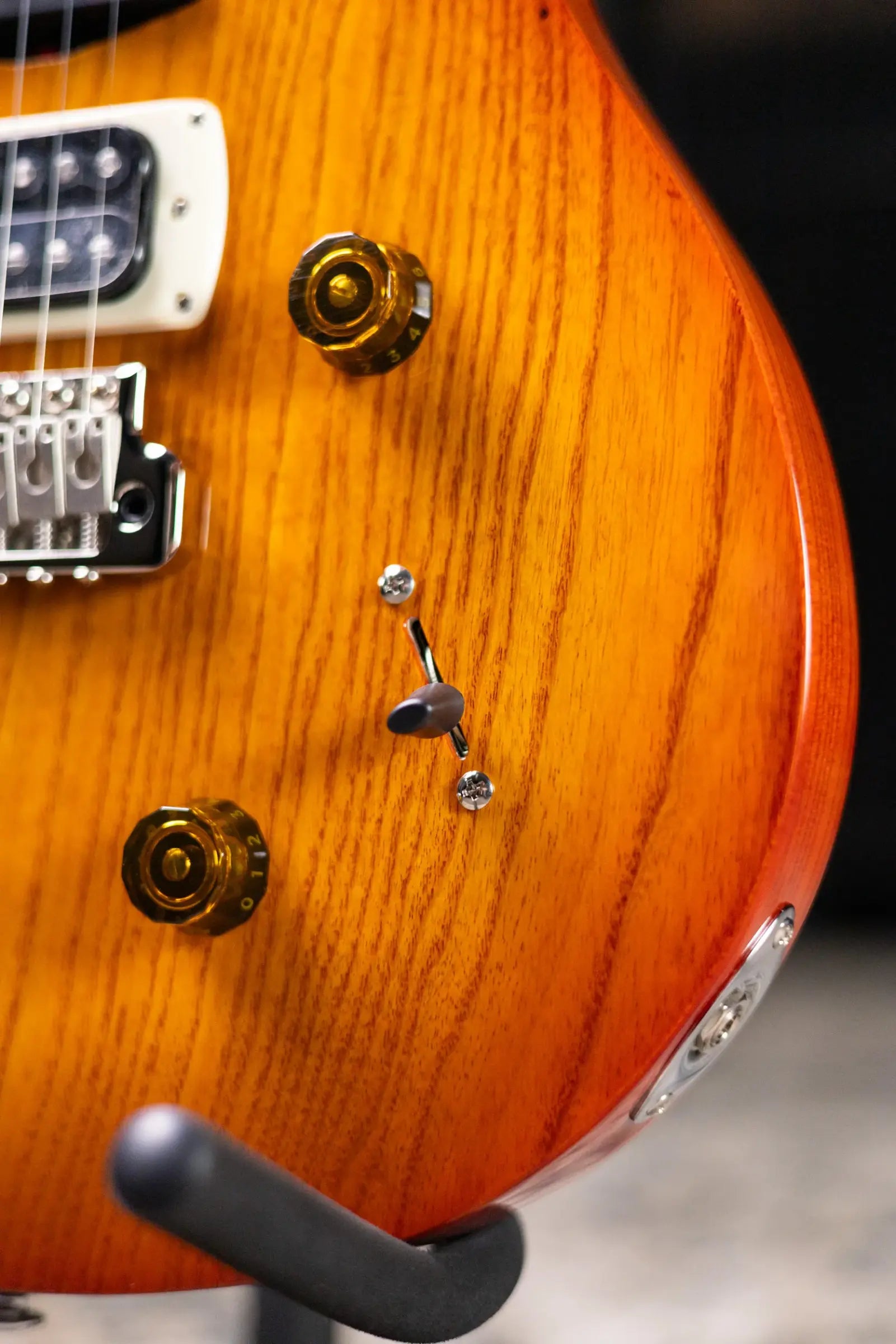 PRS SE Swamp Ash 22 Electric Guitar - Vintage Sunburst with Gig Bag