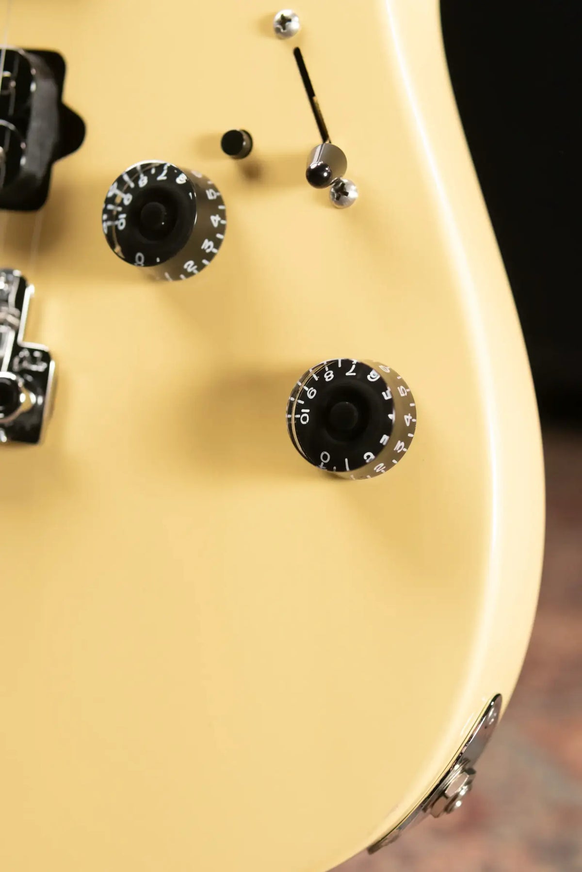 Suhr Modern Antique LE Electric Guitar - Vintage Yellow with Hardshell Case - Demo