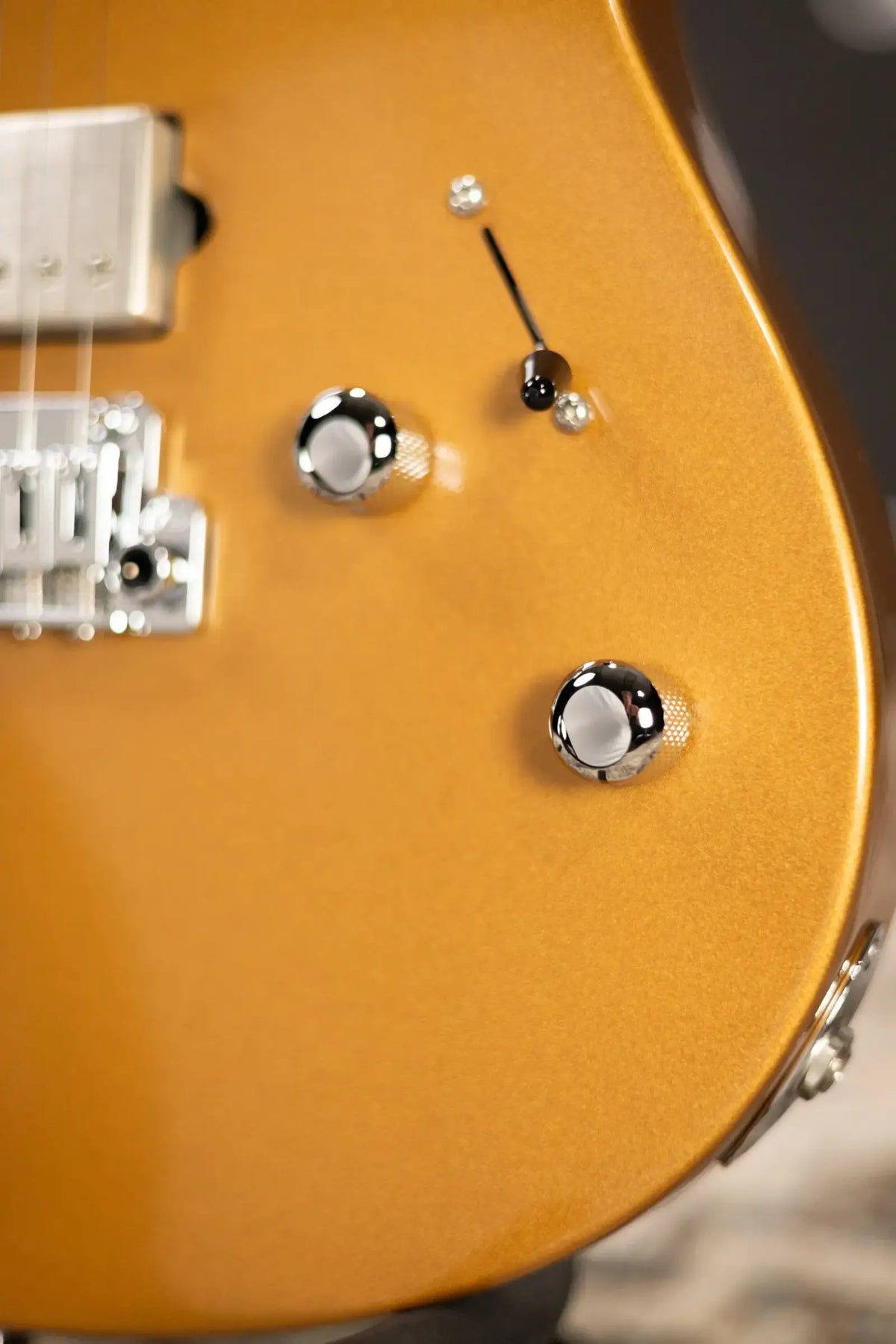 Suhr Oso Short Scale Electric Guitar - Rose Gold with Softshell Gig Bag