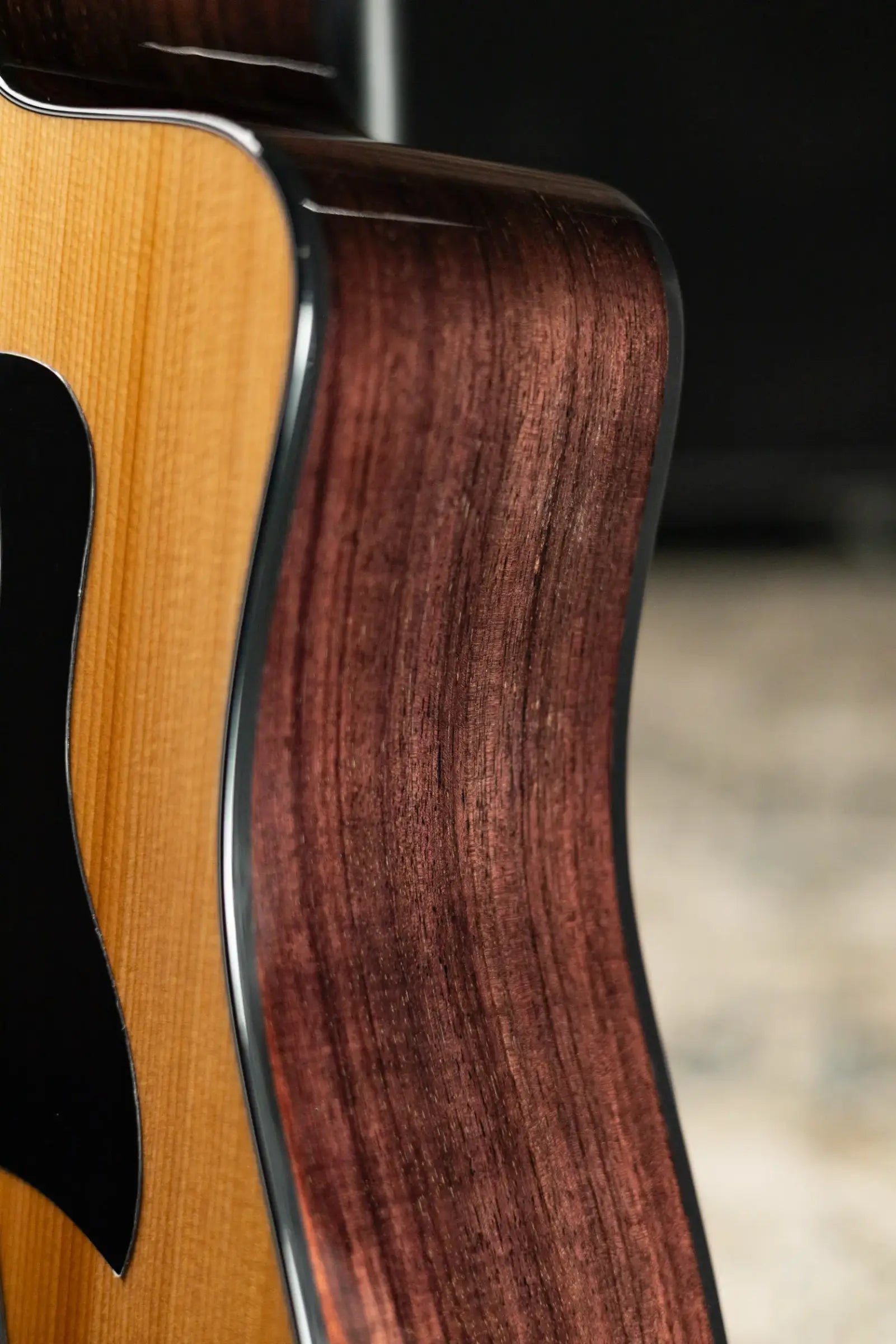Taylor 210ce Plus Dreadnought Acoustic/Electric Guitar with Aerocase