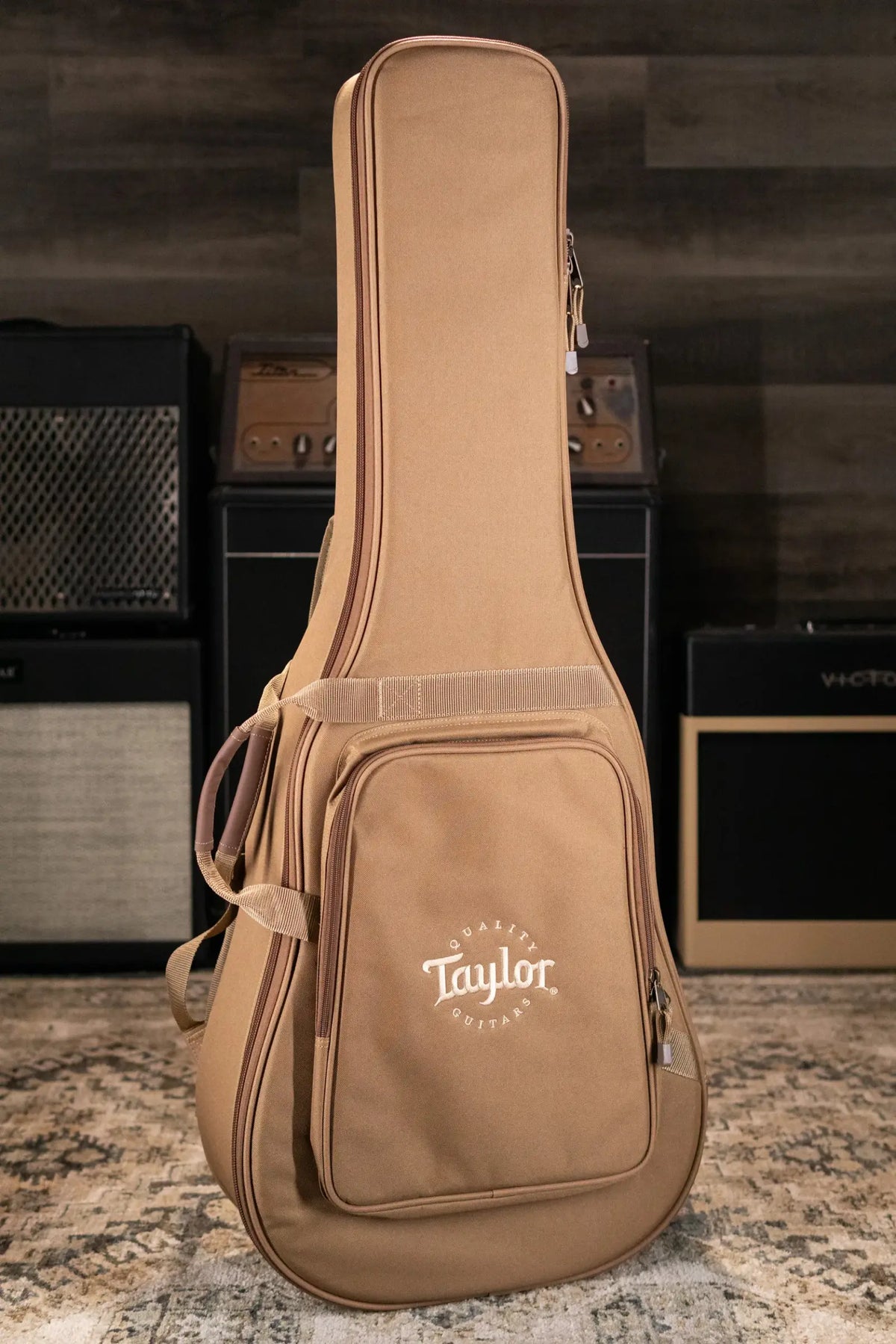 Taylor 212ce Grand Concert Acoustic/Electric Guitar with Gig Bag