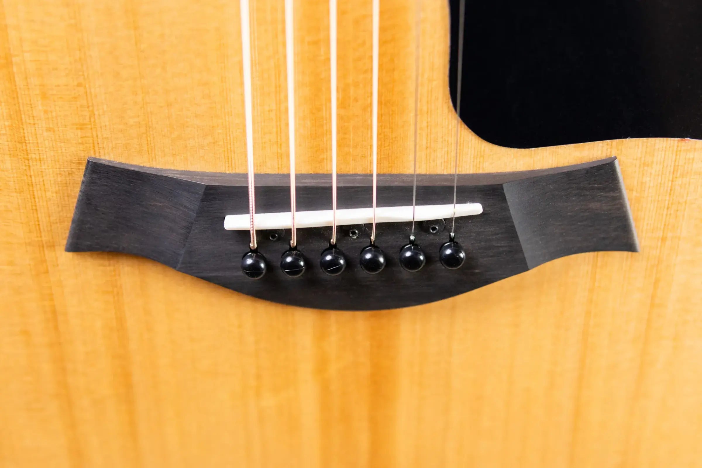 Taylor 212ce Plus Grand Concert Acoustic/Electric Guitar with Aerocase