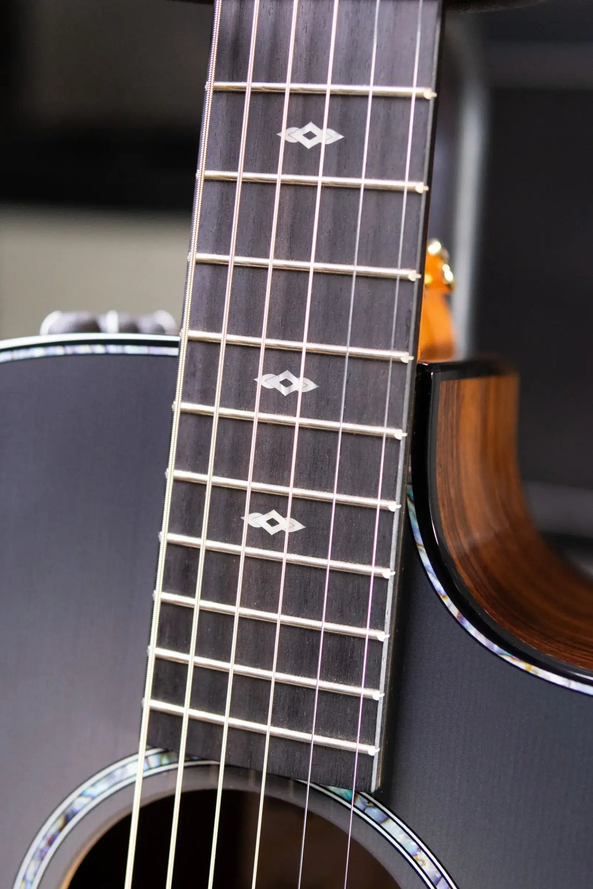 Taylor 214ce DLX Sunset Blvd Grand Auditorium Acoustic/Electric Guitar - Silverburst with Hardshell Case
