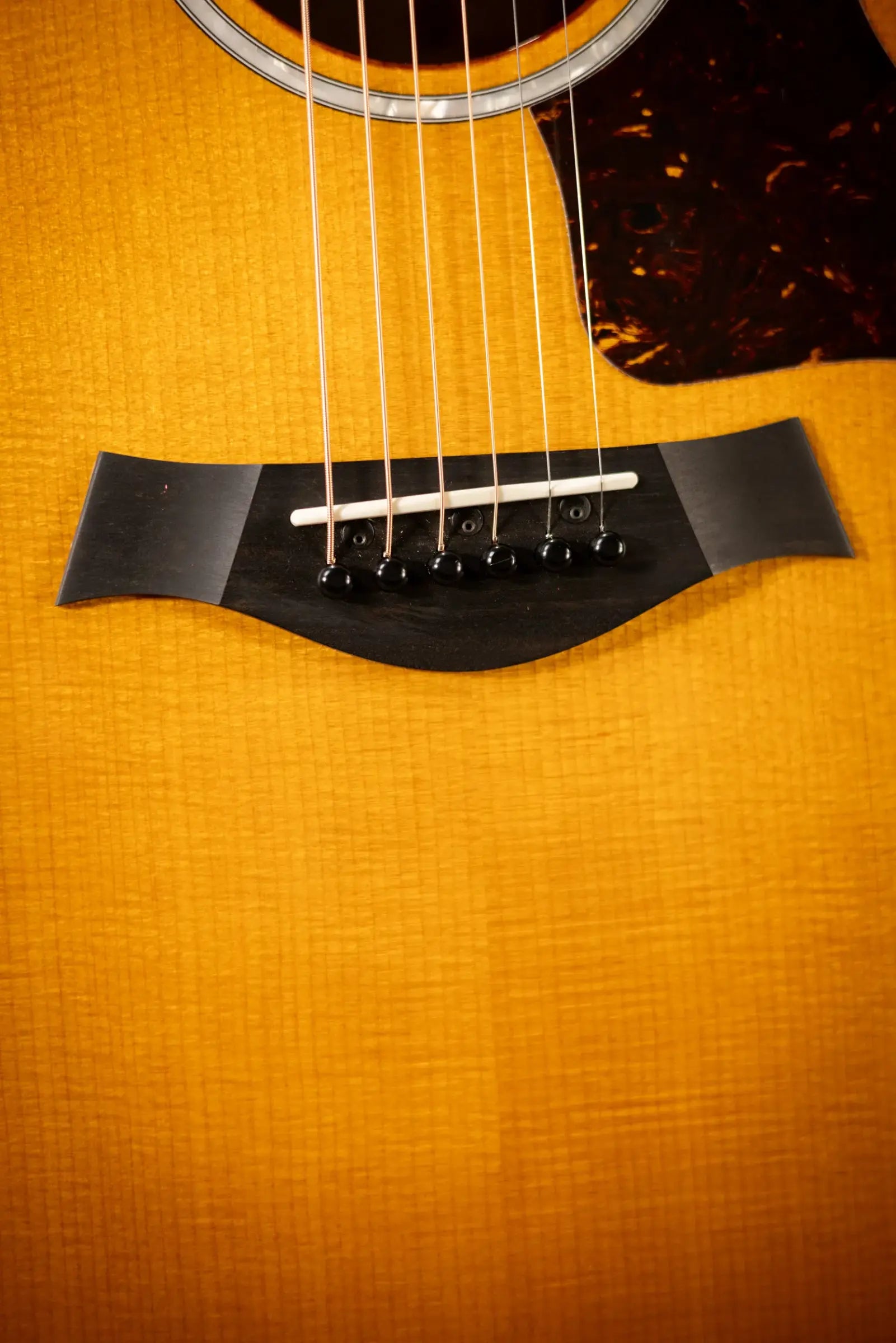 Taylor 214ce-K DLX Special Edition Grand Auditorium Acoustic/Electric Guitar - Honeyburst with Hardshell Case