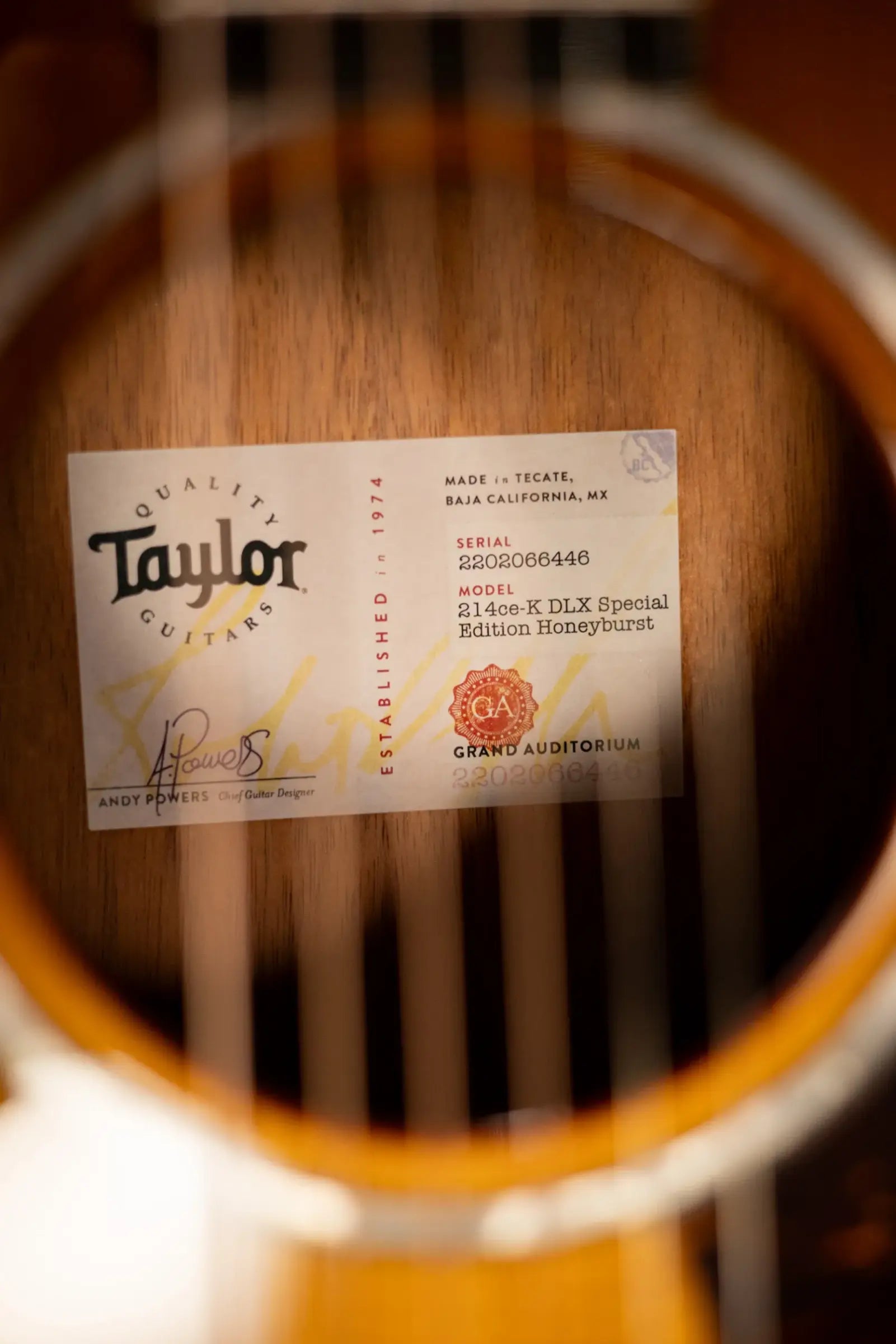 Taylor 214ce-K DLX Special Edition Grand Auditorium Acoustic/Electric Guitar - Honeyburst with Hardshell Case