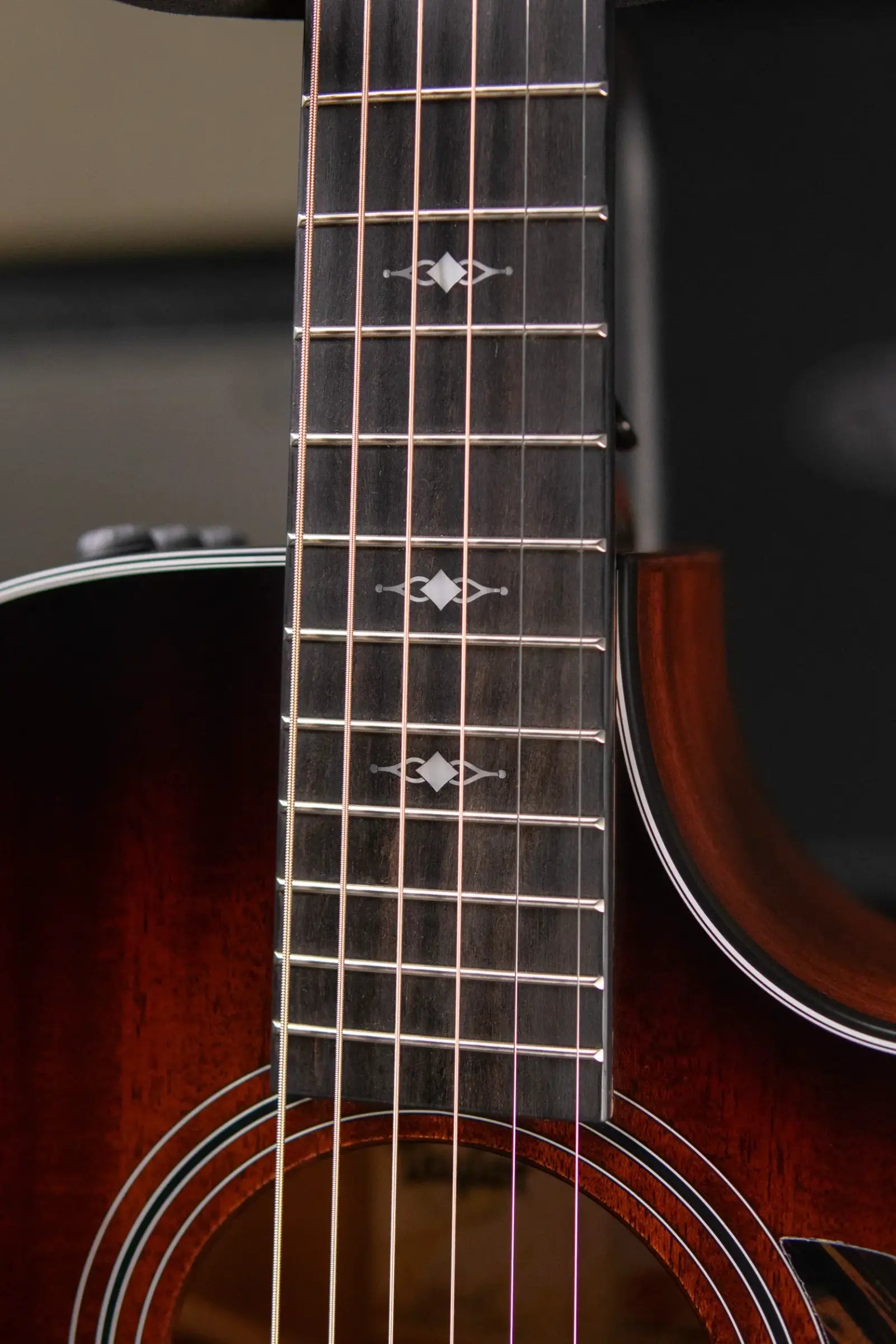 Taylor 322ce Grand Concert Acoustic/Electric Guitar - Shaded Edge Burst with Hardshell Case