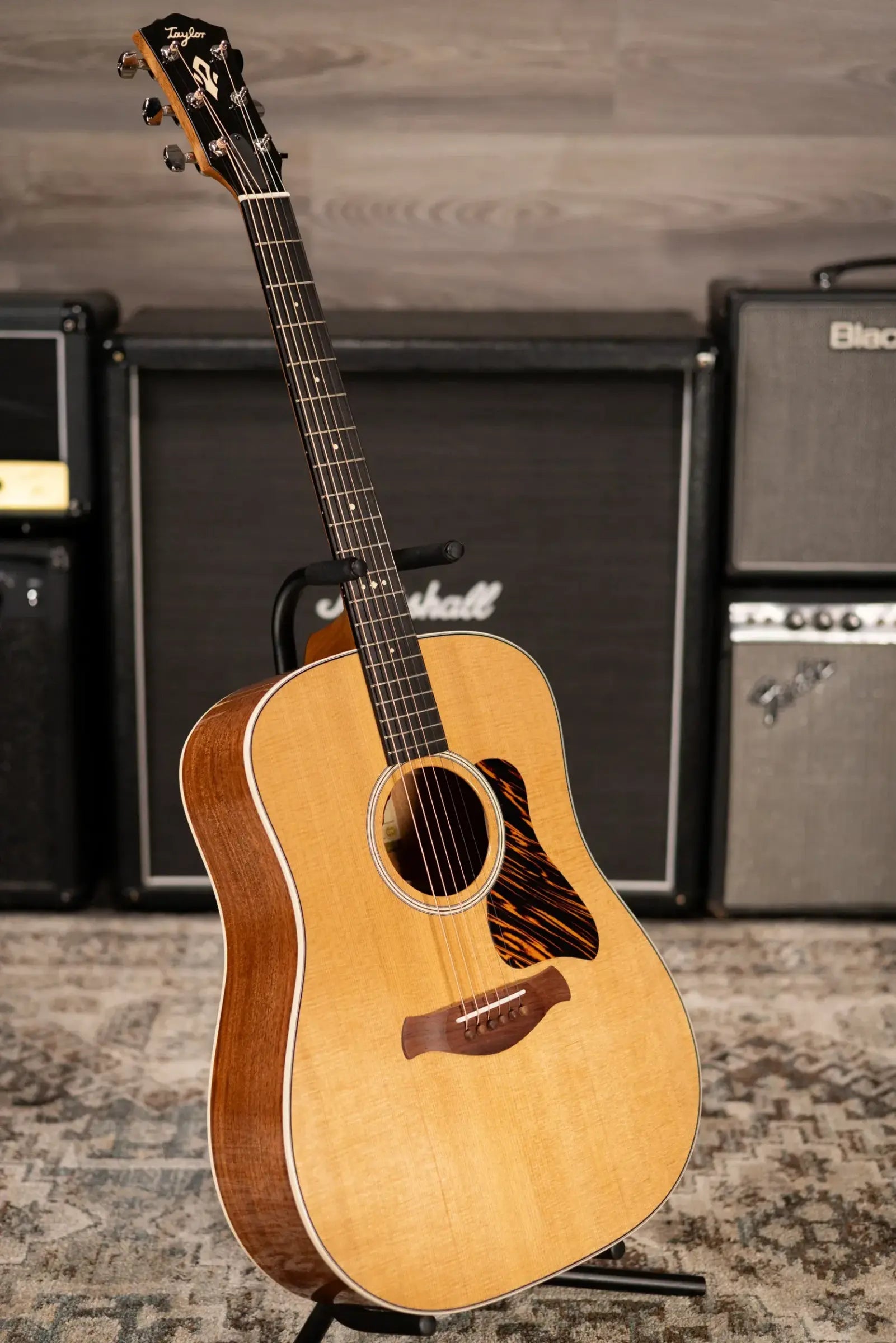 Taylor Gold Label 510e Dreadnought Acoustic/Electric Guitar with Hardshell Case