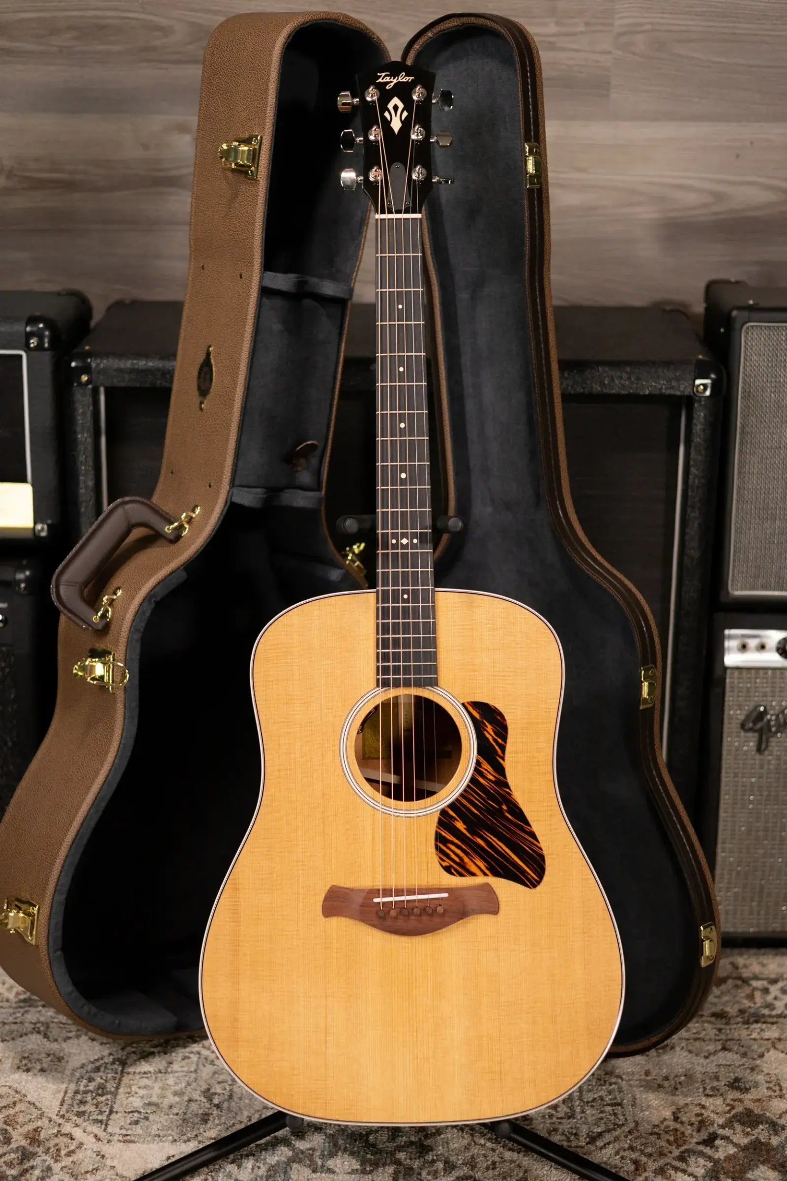 Taylor Gold Label 510e Dreadnought Acoustic/Electric Guitar with Hardshell Case
