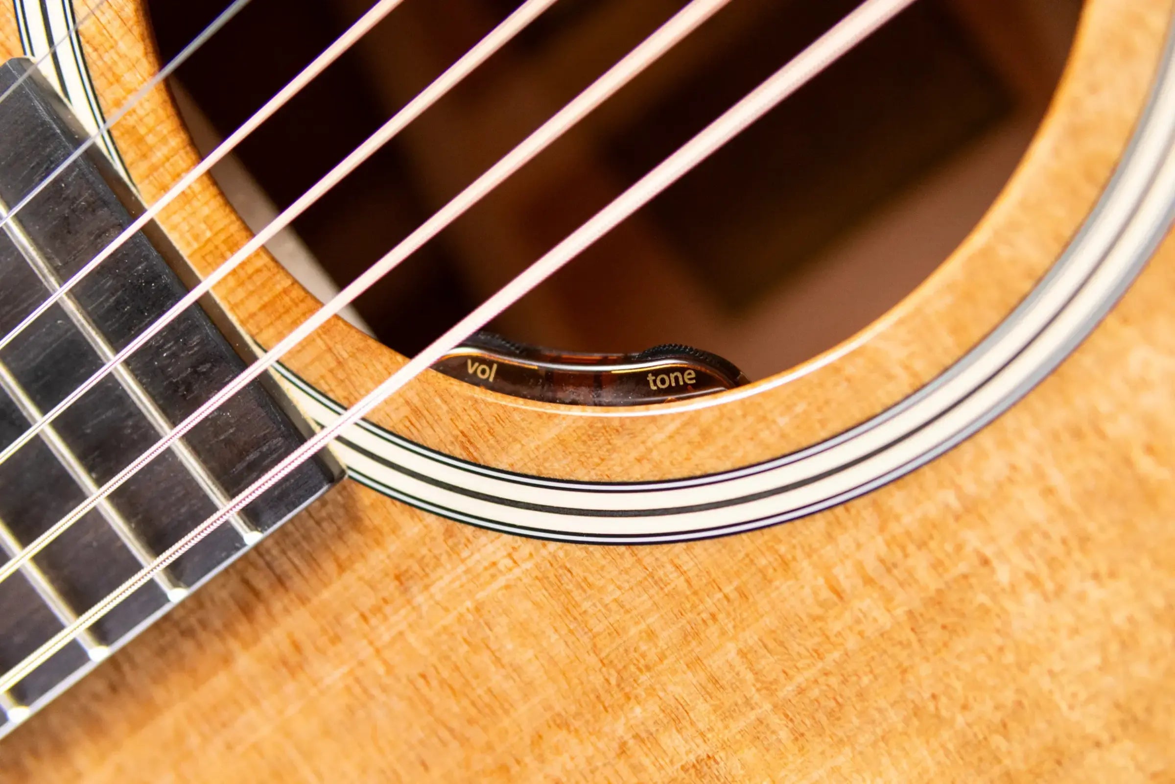 Taylor Gold Label 512e Grand Concert Acoustic/Electric Guitar - Natural with Hardshell Case