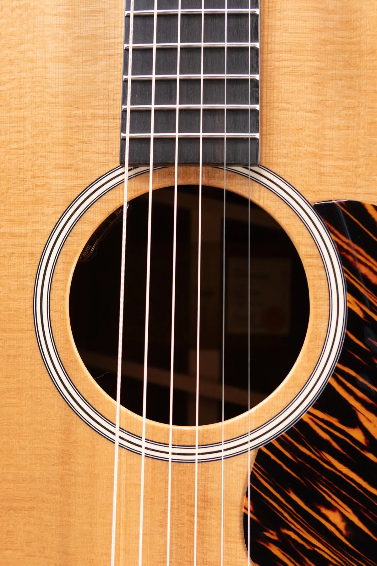 Taylor Gold Label 712e Grand Concert Acoustic/Electric Guitar - Natural with Hardshell Case